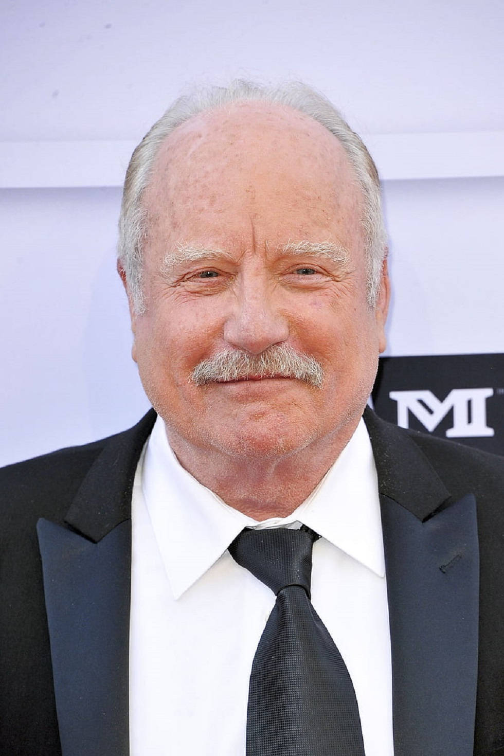 Smug Richard Dreyfuss Background