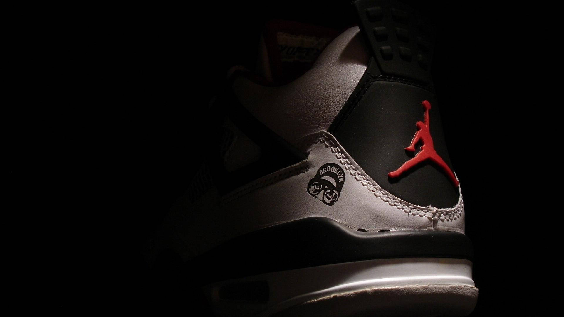 Sneaker Mysterious Jordan 4 Retro