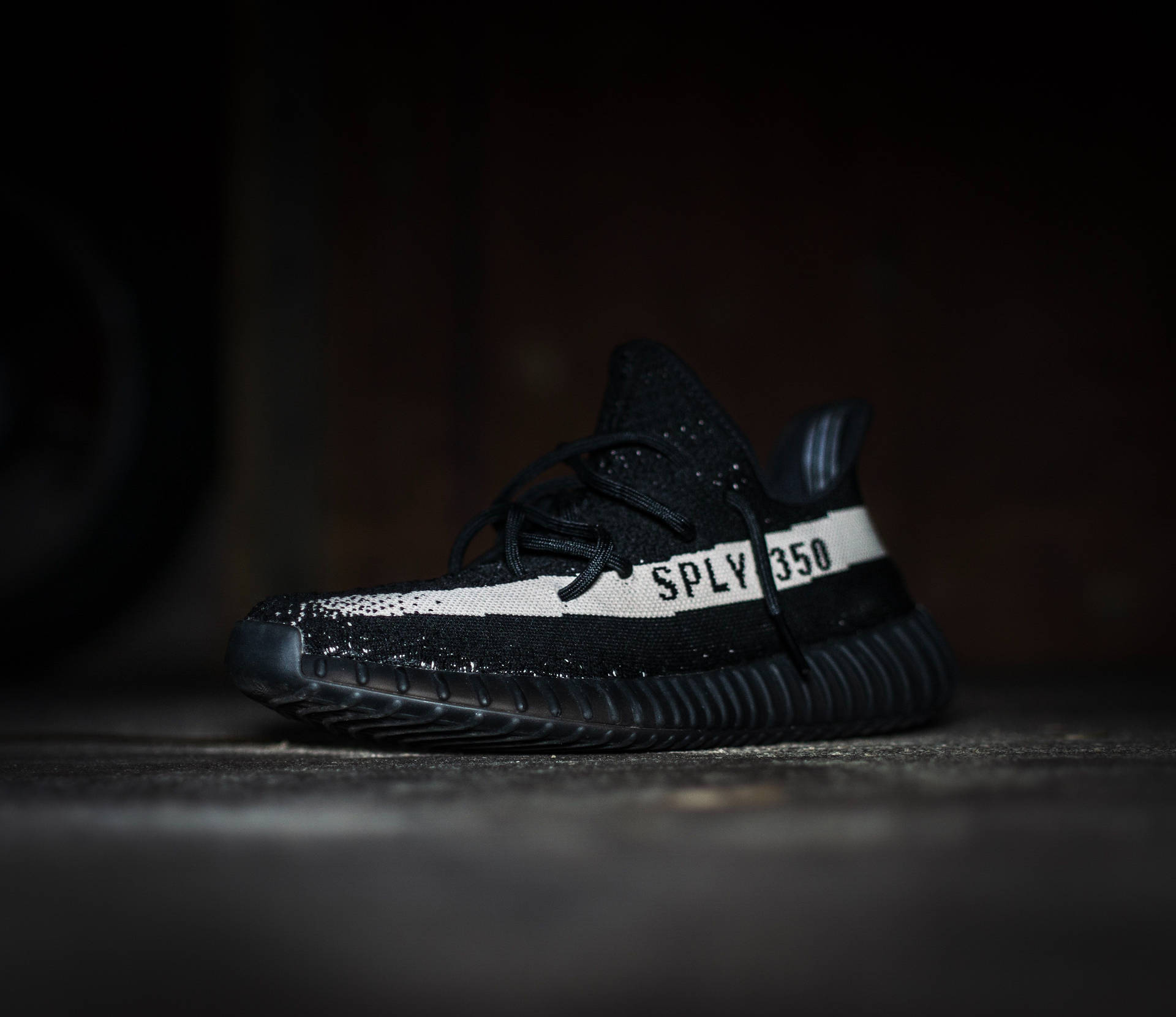 Sneaker Yeezy Boost 350 Black And White Background