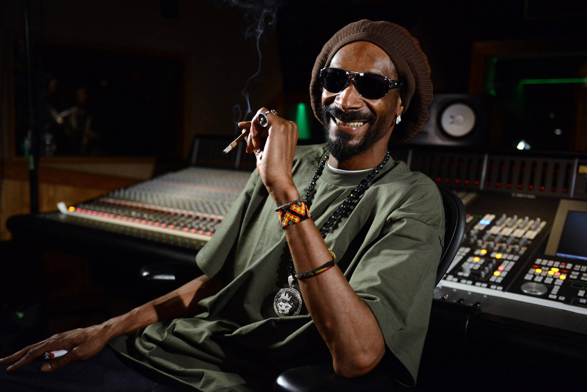 Snoop Dogg In The Studio Background