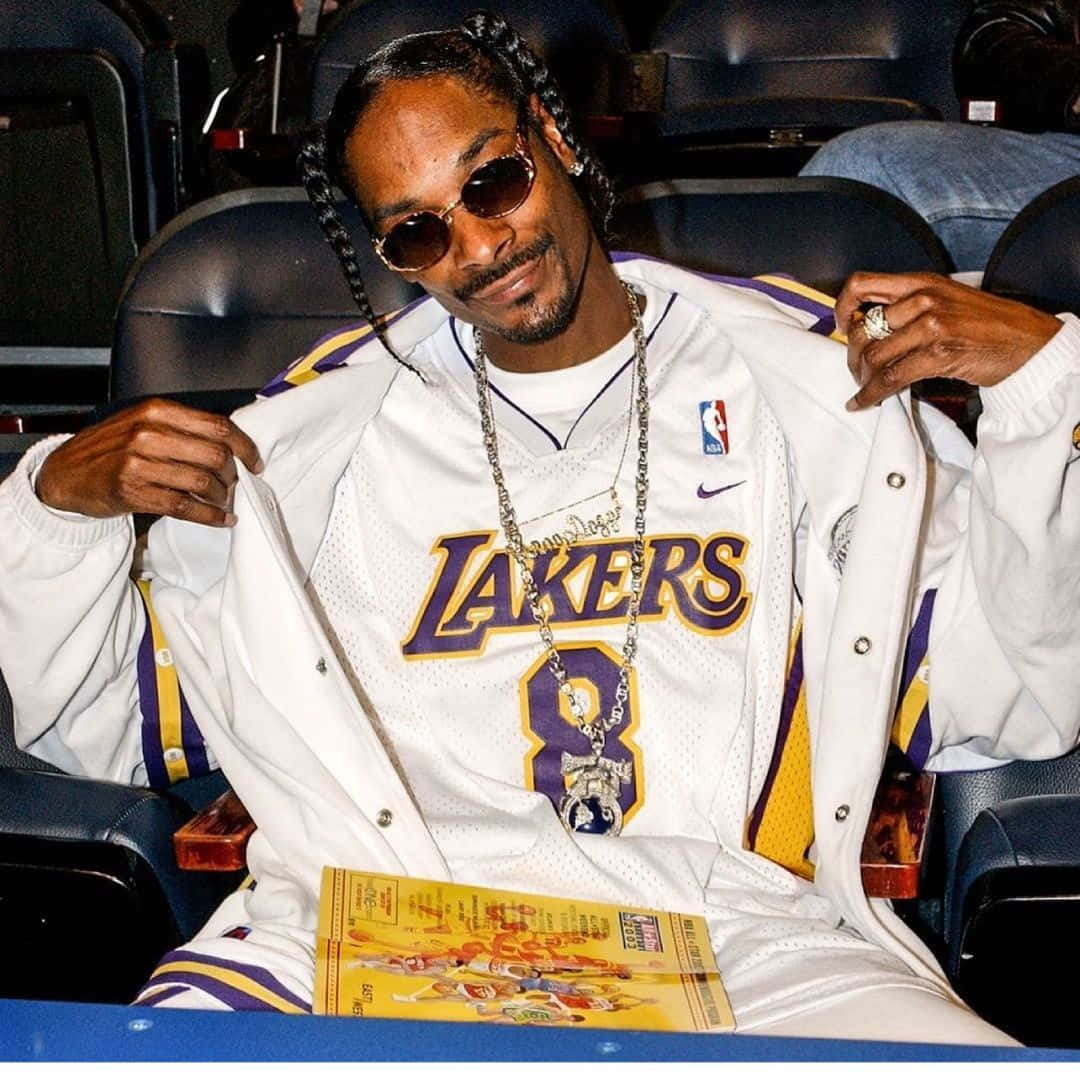 Snoop Dogg Is Wearing Sunglasses Background