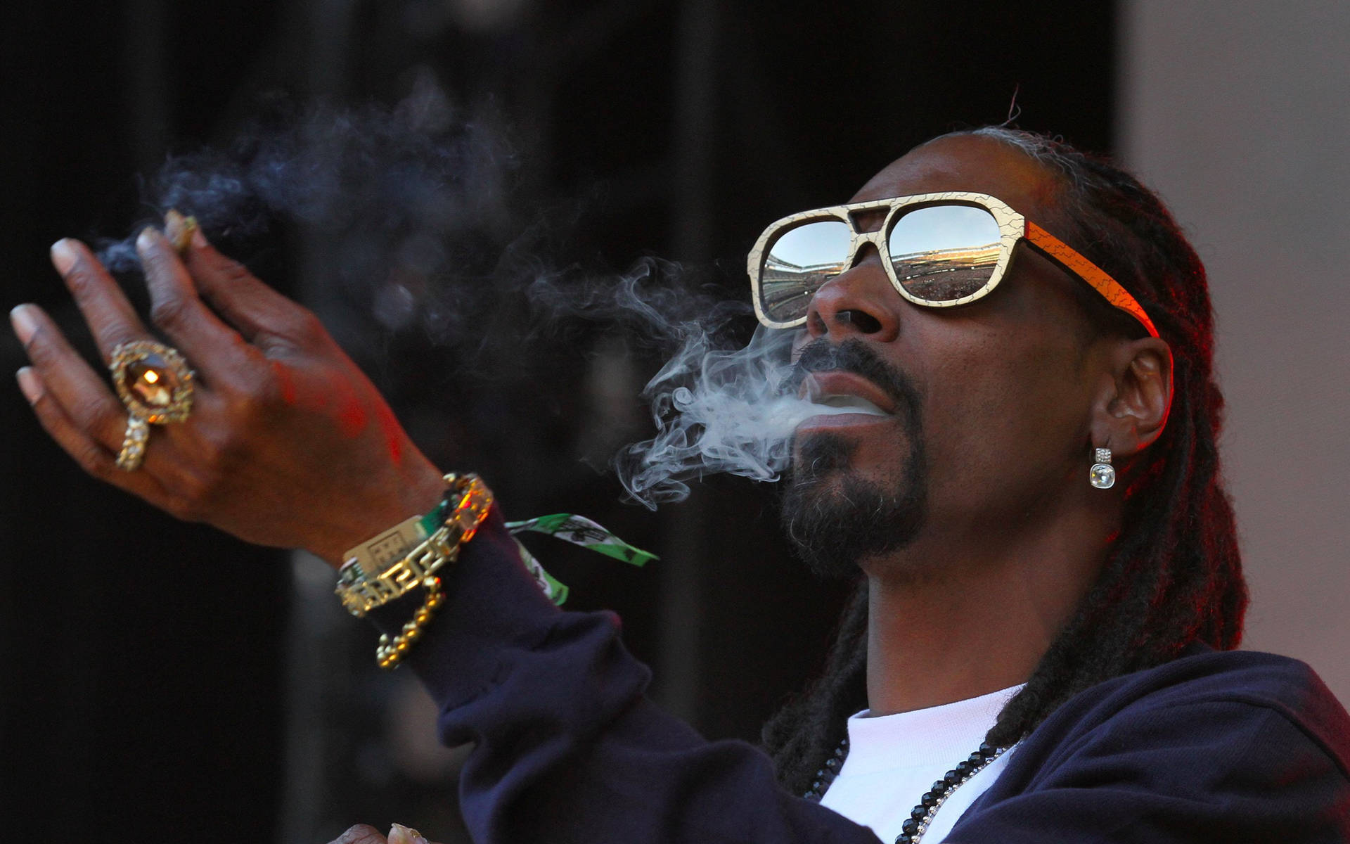 Snoop Dogg Smoking Weed Background