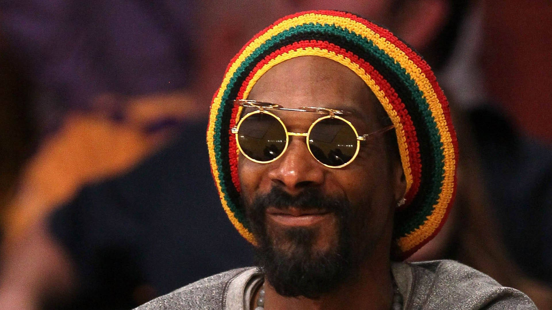 Snoop Dogg Wearing A Rastacap