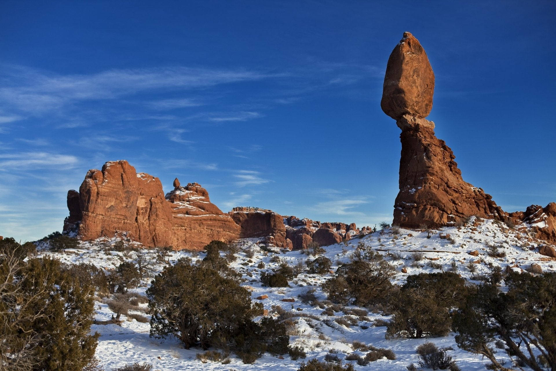 Snow At Arches National Park Background