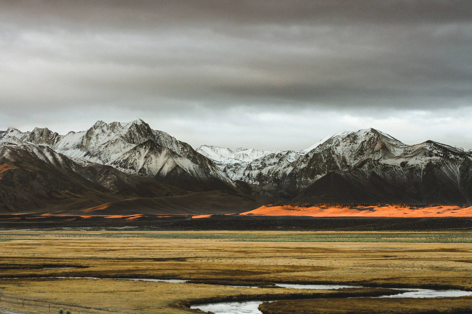 Snow-covered Mountain Macbook Background