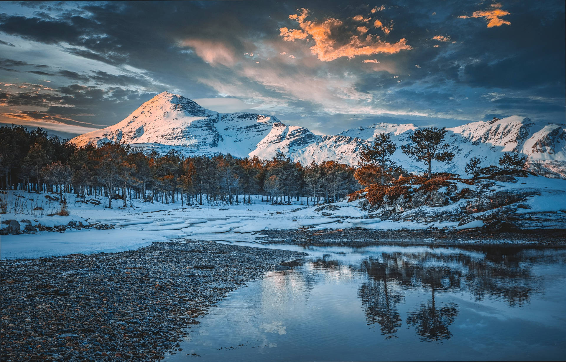 Snow Mountain Winter Scenery Background