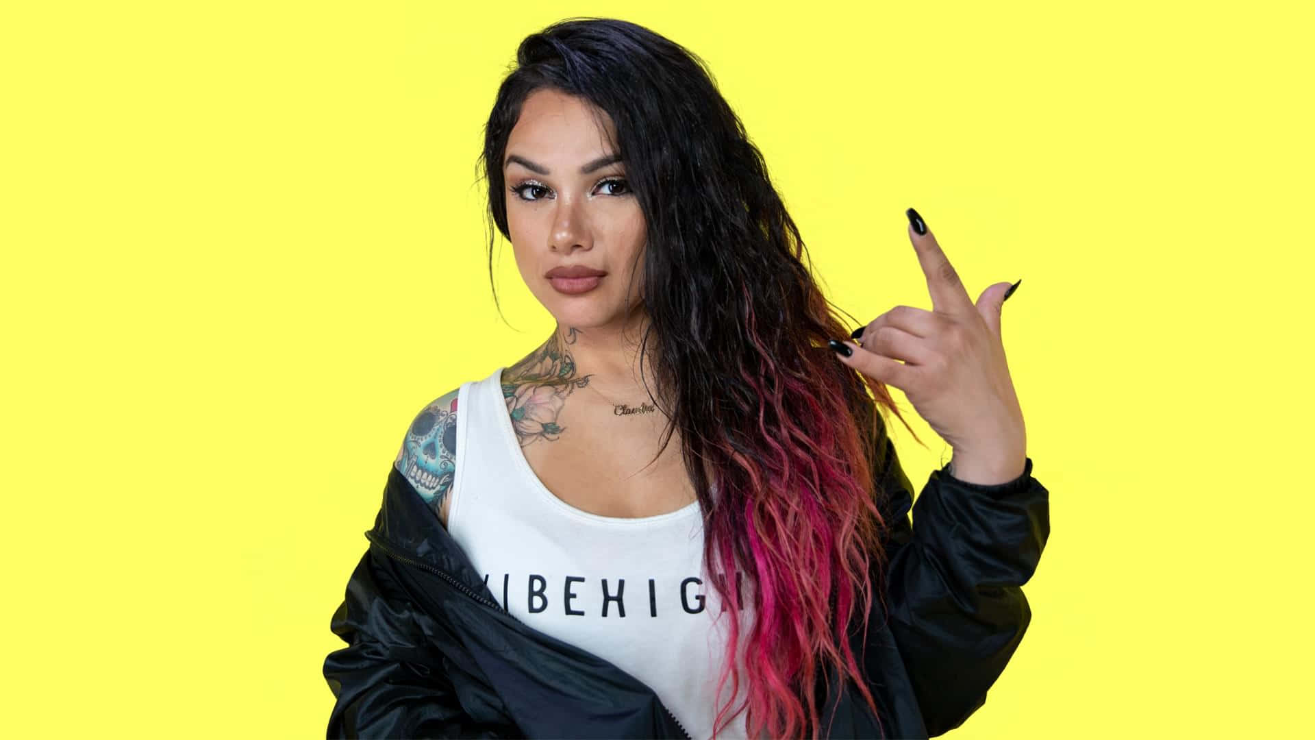 Snow Tha Product Bold Pose Background