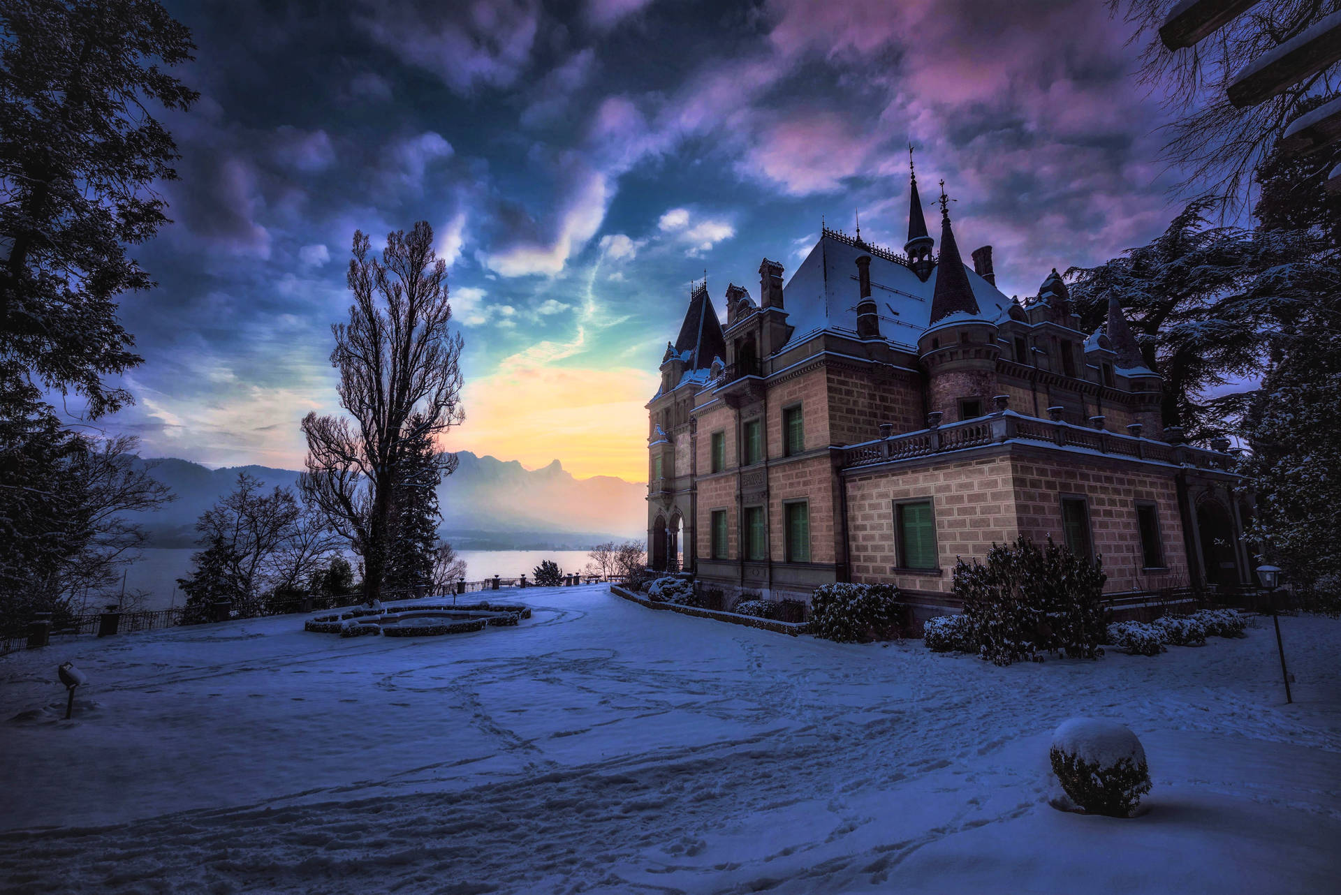 Snowy Hunegg Castle Switzerland Background
