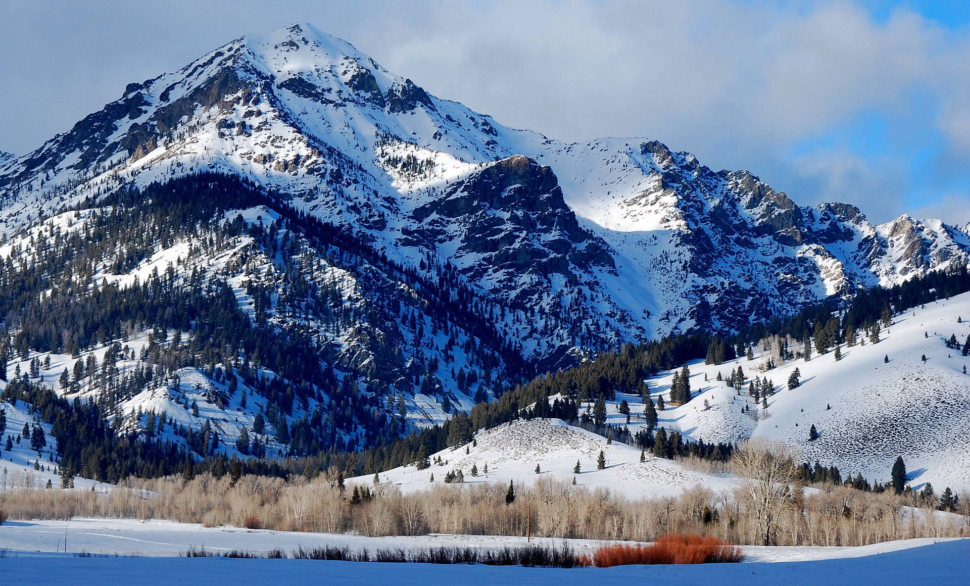 Snowy Mountains Of Idaho Background