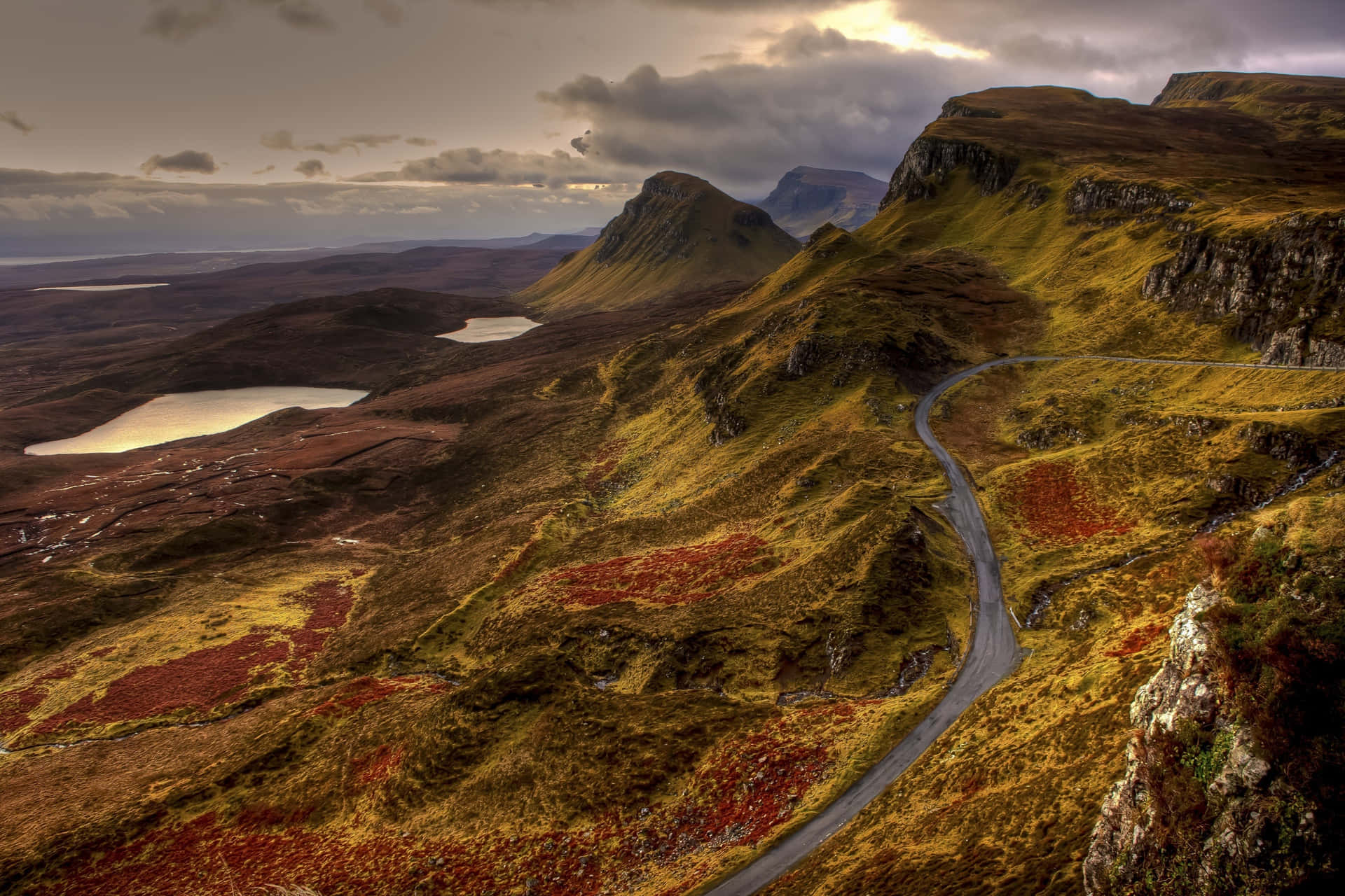 Soak In The Beauteous Splendor Of Scotland Background