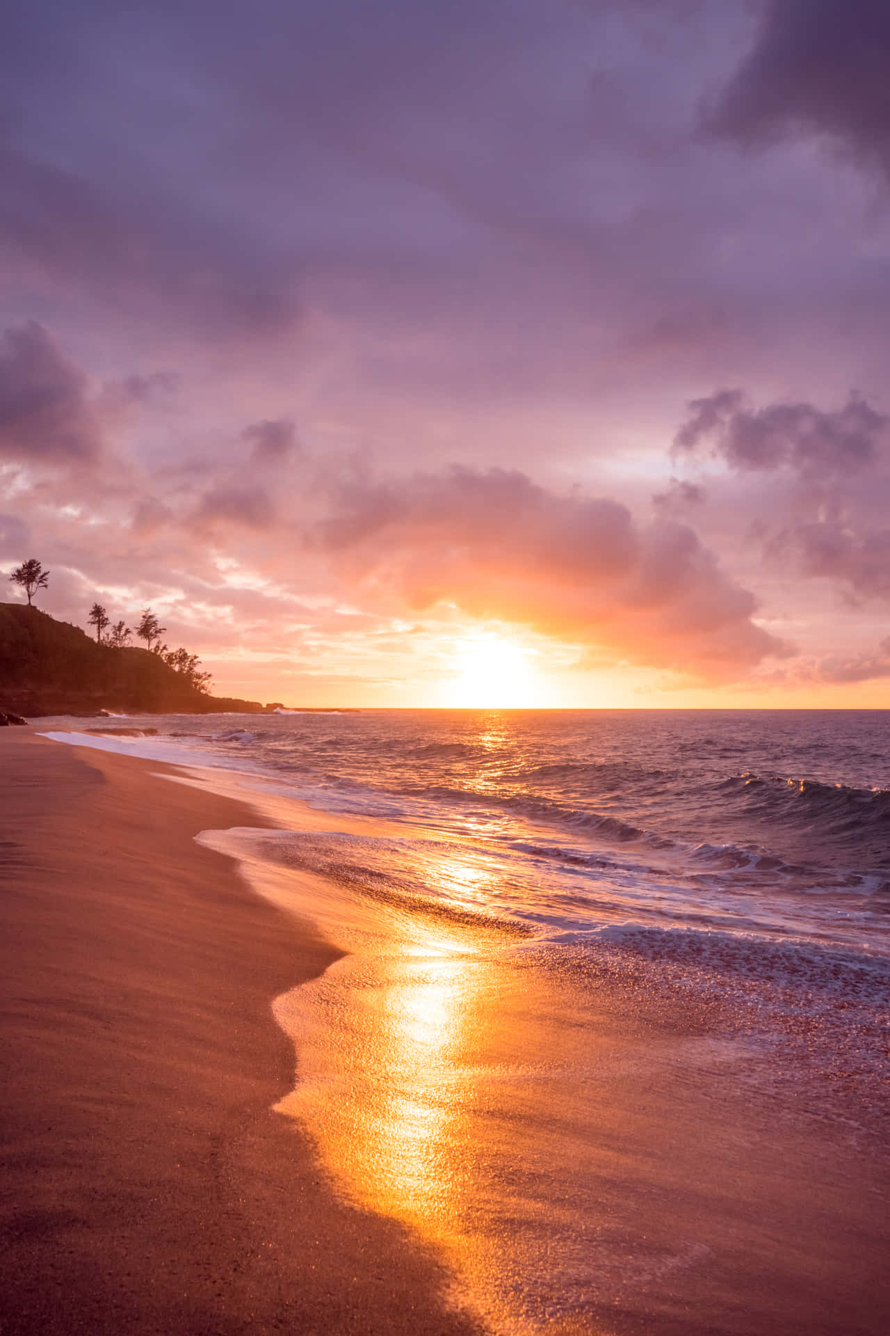 Soak In The Views Of A Gorgeous Beach Sunset Background