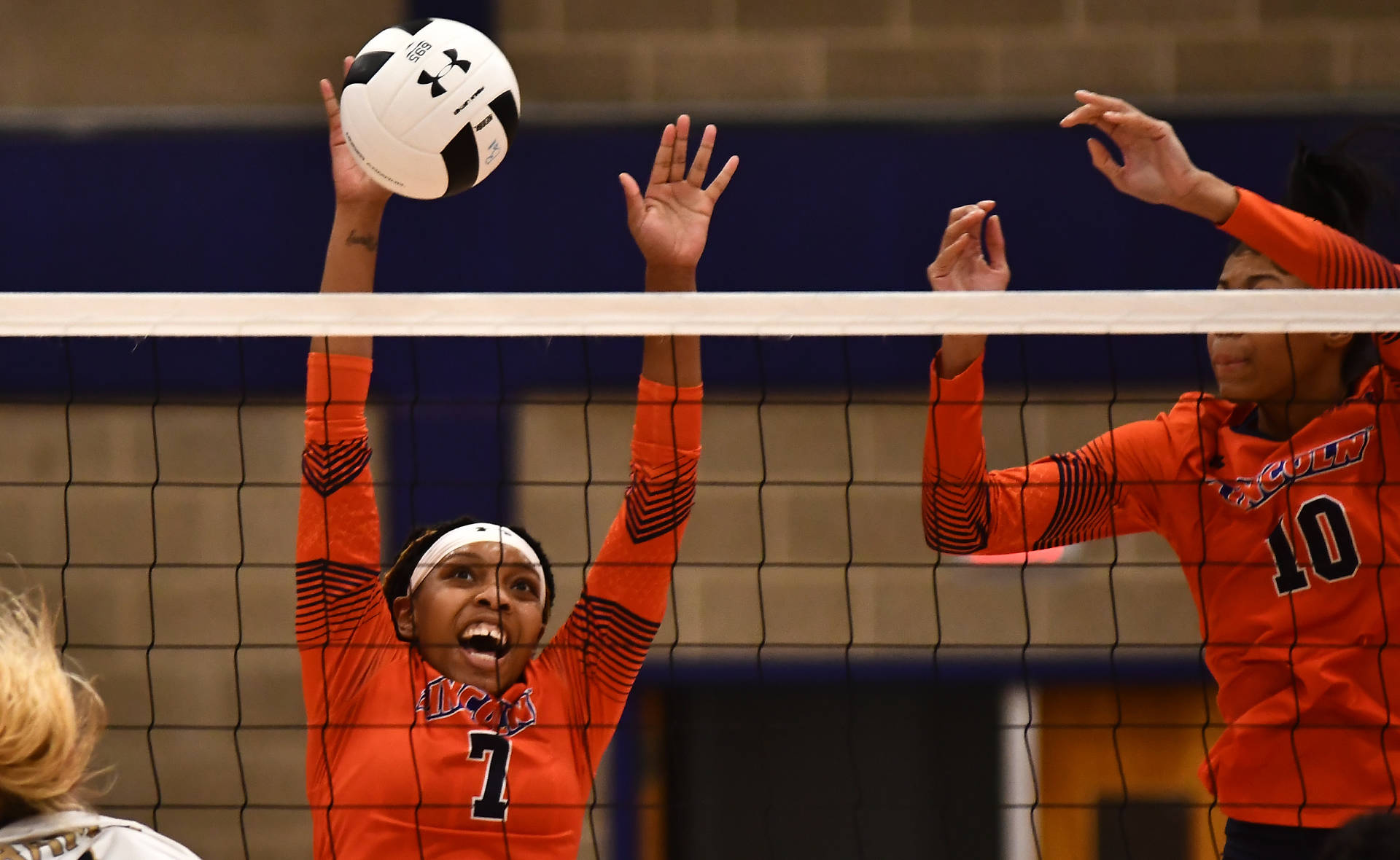 Soar To Success With The Latest Volleyball Laptop. Background