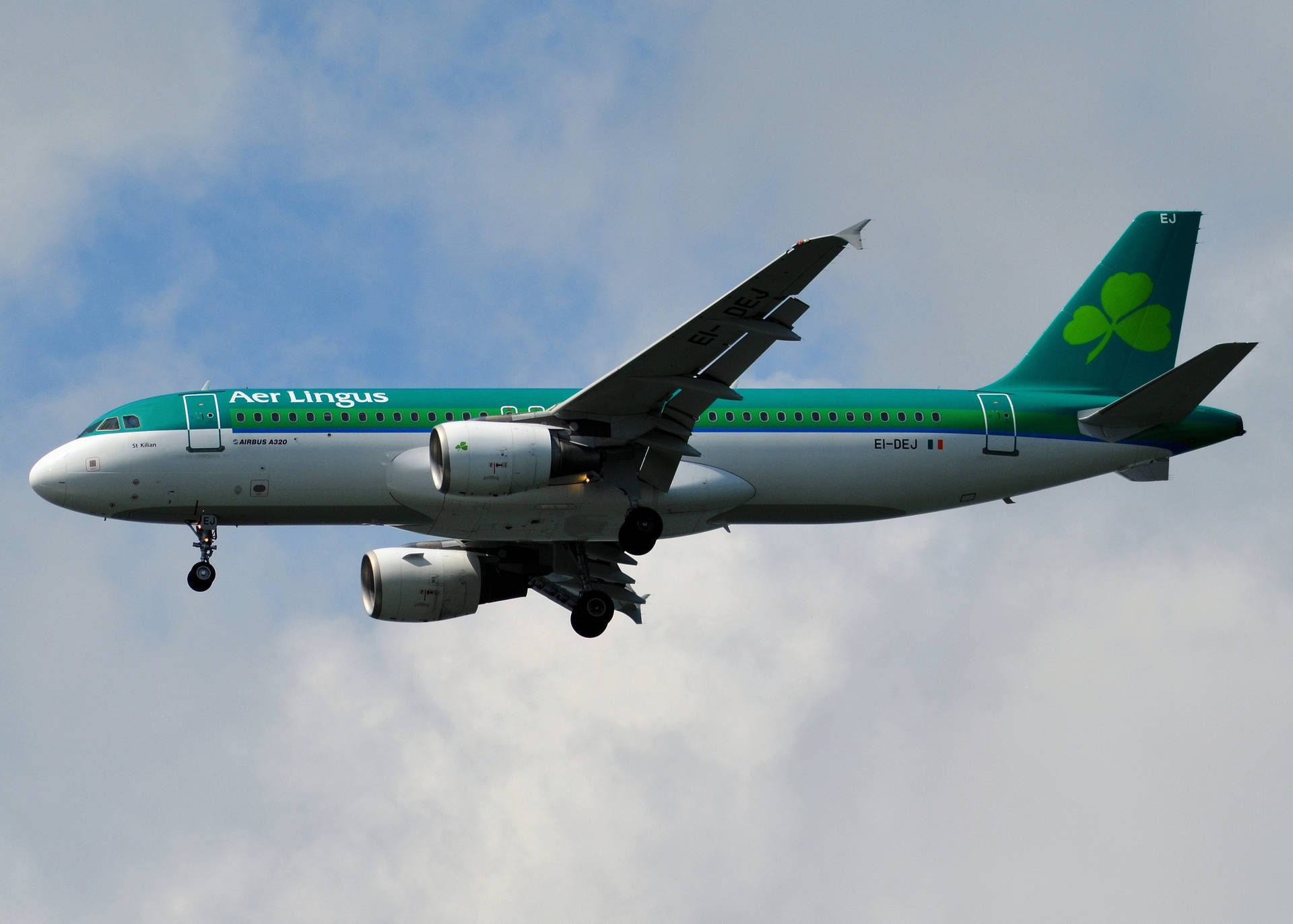 Soaring Aer Lingus Airplane Background