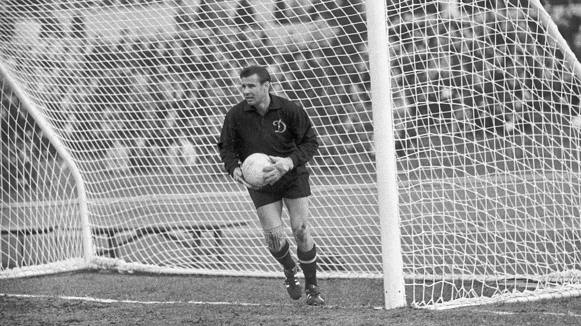 Soccer Player Goalkeeper Levy Yashin Background
