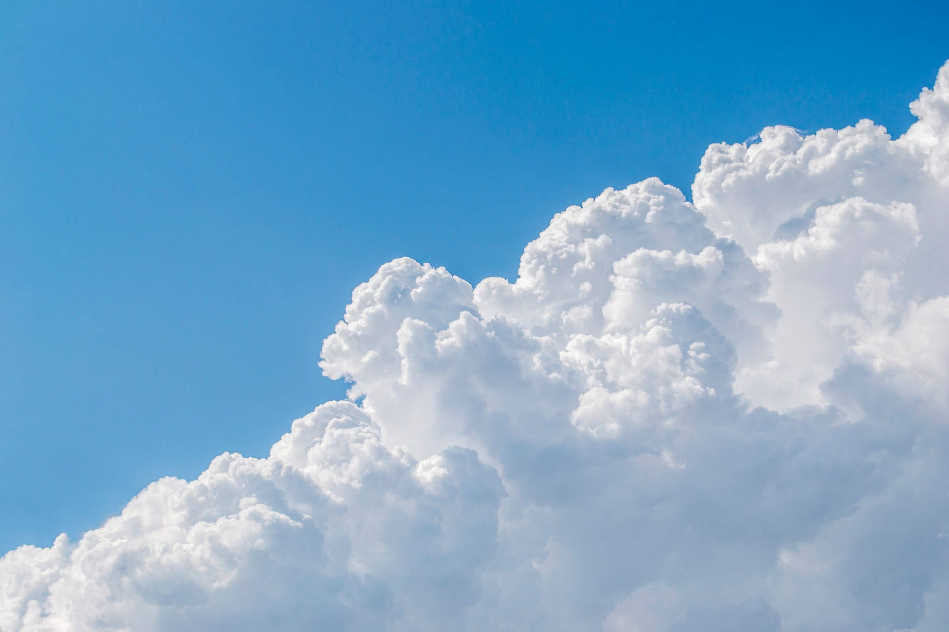 Soft Blue Cloudy Sky Daytime