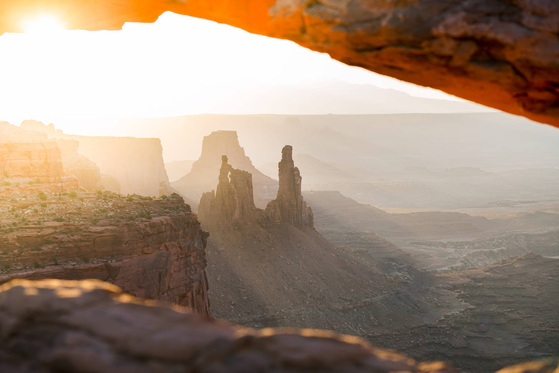 Soft Sunlight In Canyonlands National Park Background