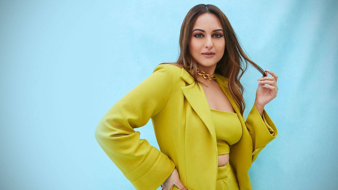 Sonakshi Sinha Apple Green Outfit Background