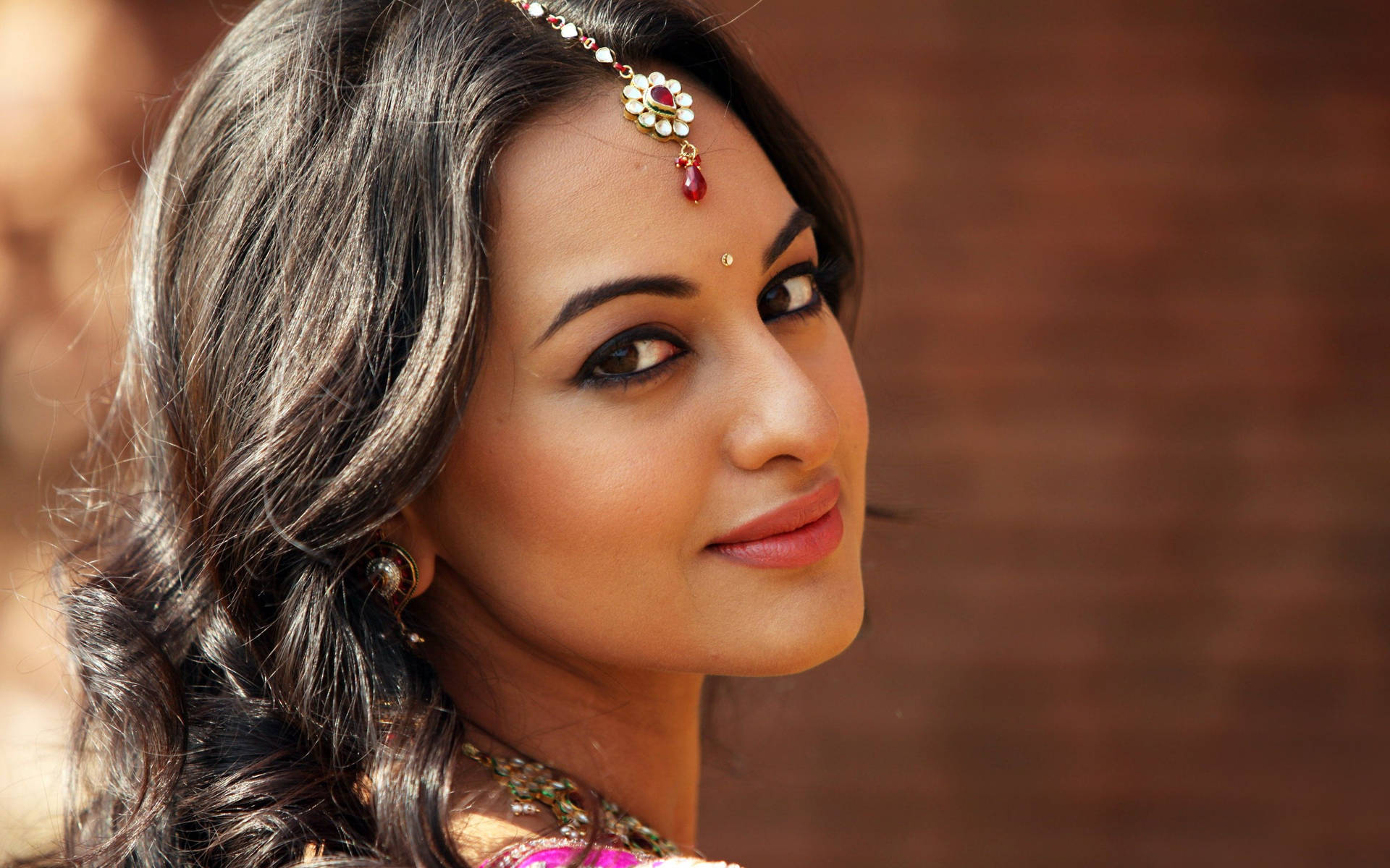 Sonakshi Sinha Gorgeous Makeup Background