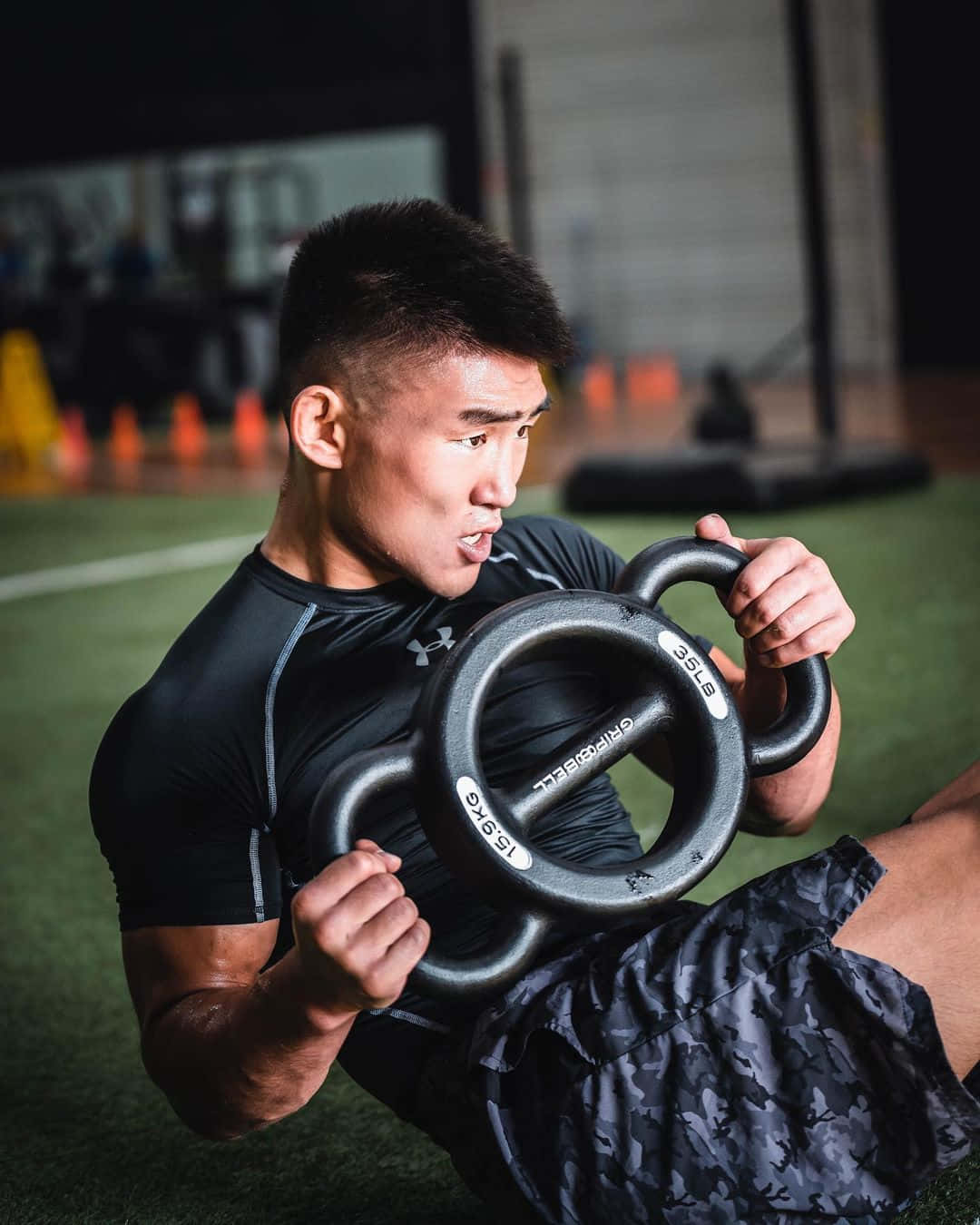Song Yadong Ab Workout Background