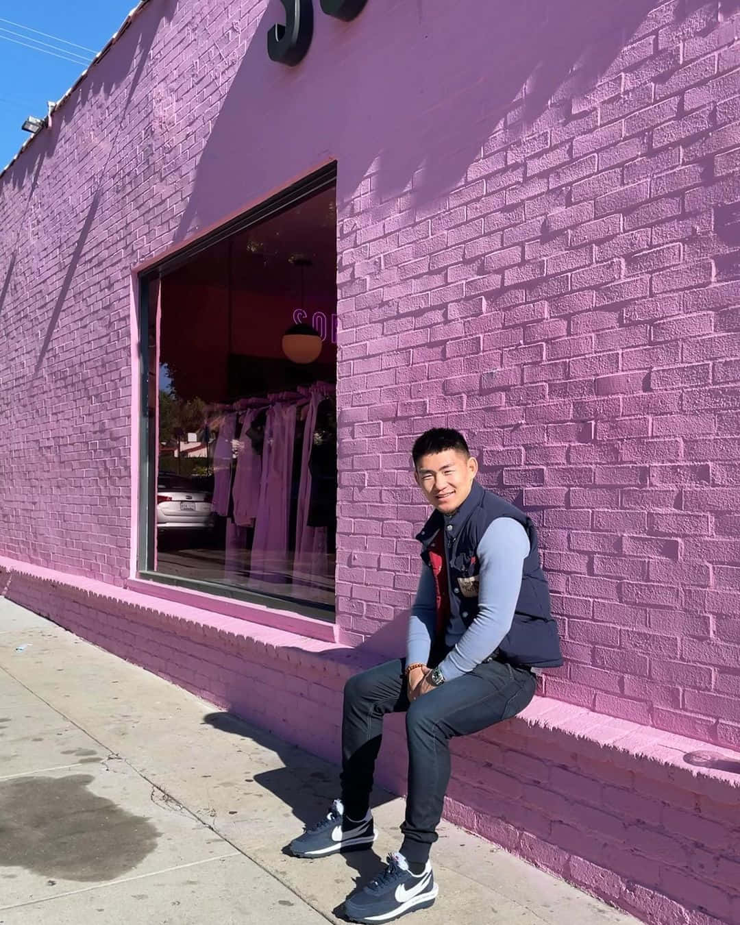 Song Yadong In Los Angeles Background