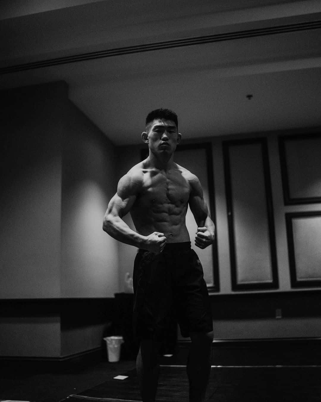 Song Yadong Muscular Physique Background
