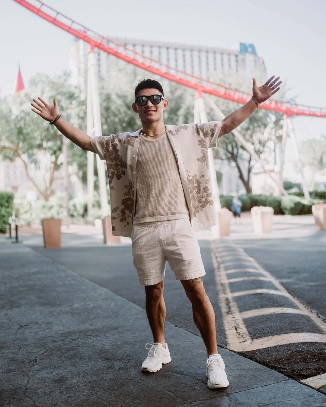 Song Yadong On Vacation Background