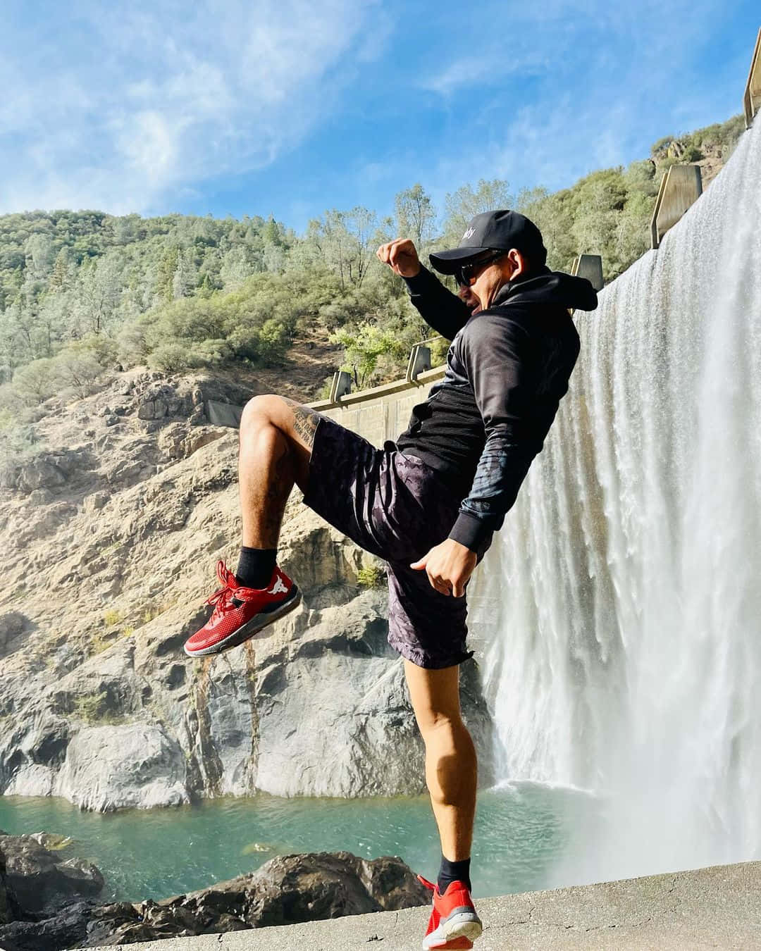 Song Yadong Training At Lake Clementine Background