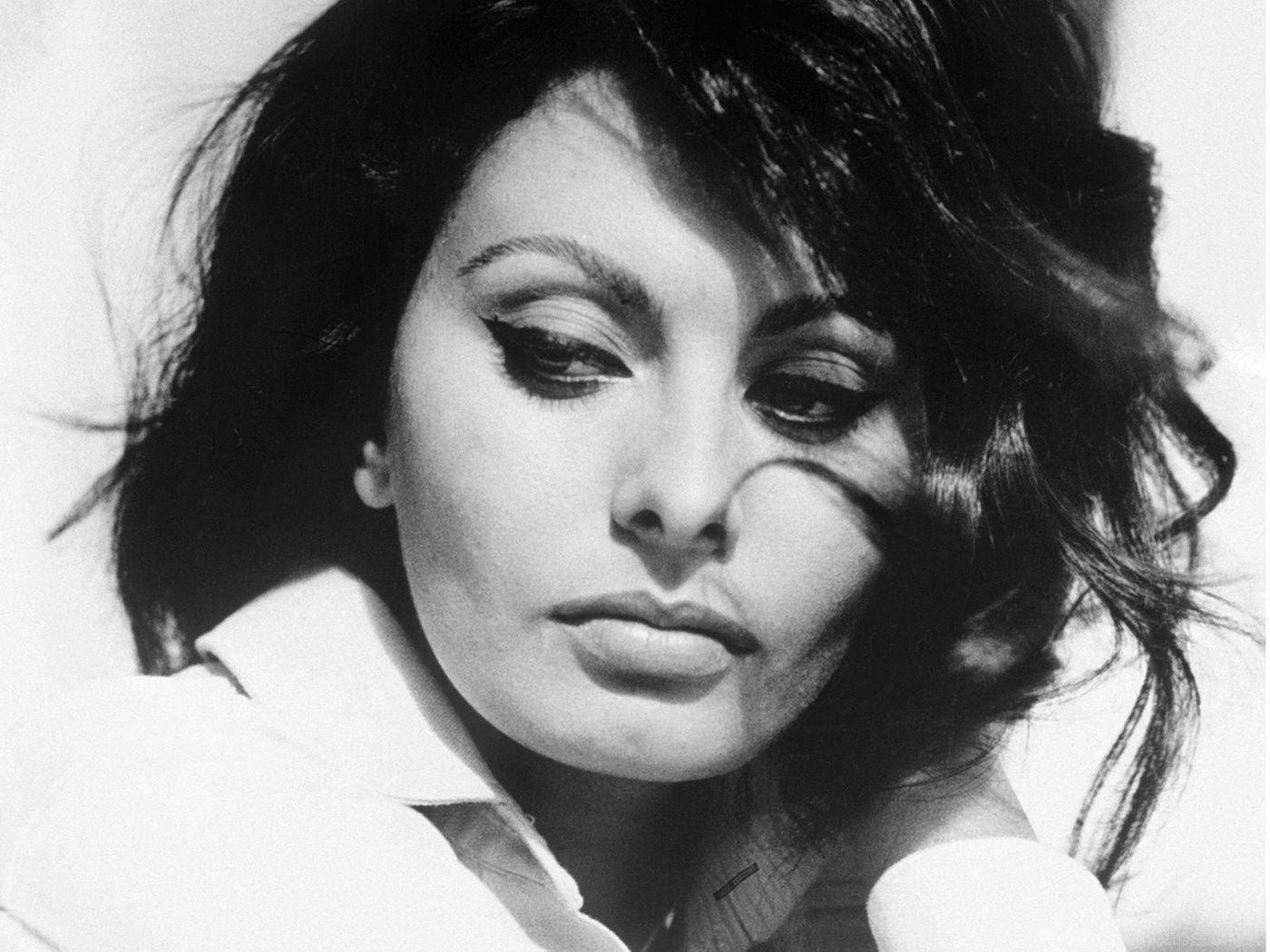 Sophia Loren In Italy Background