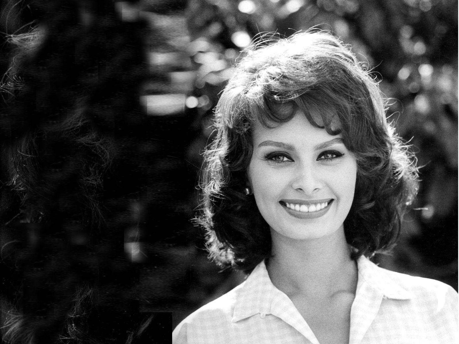 Sophia Loren Radiant In 1964 Background