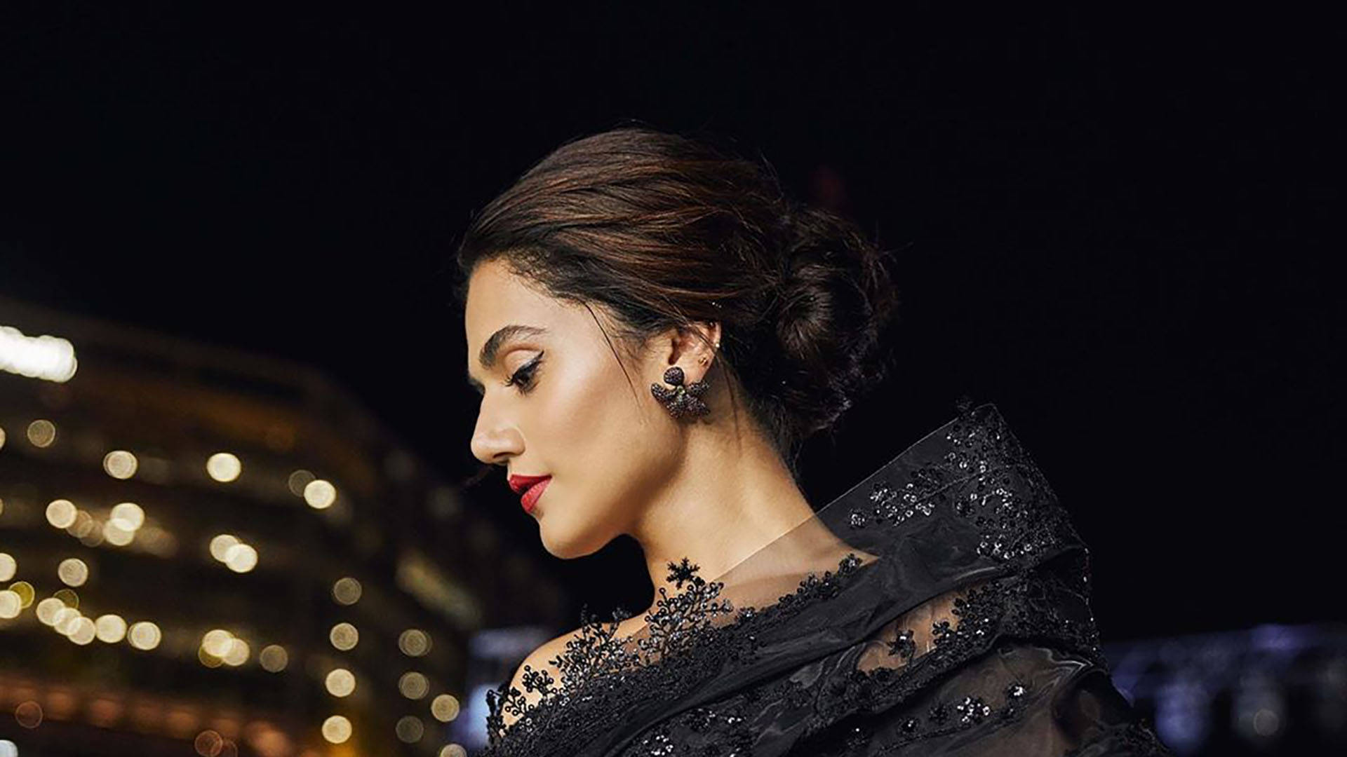 Sophisticated Look Taapsee Pannu Background