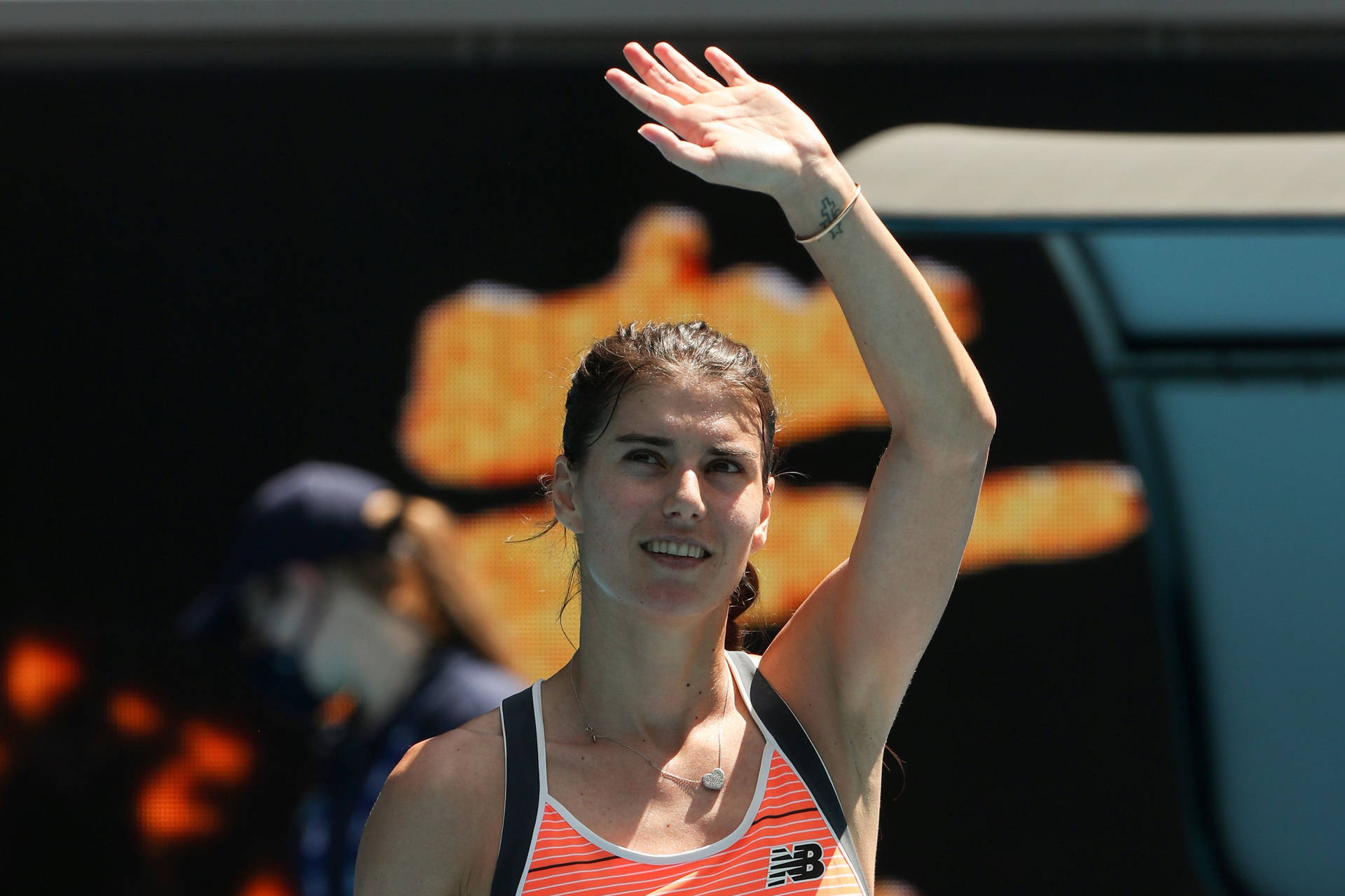 Sorana Cirstea Waving At Crowd Background