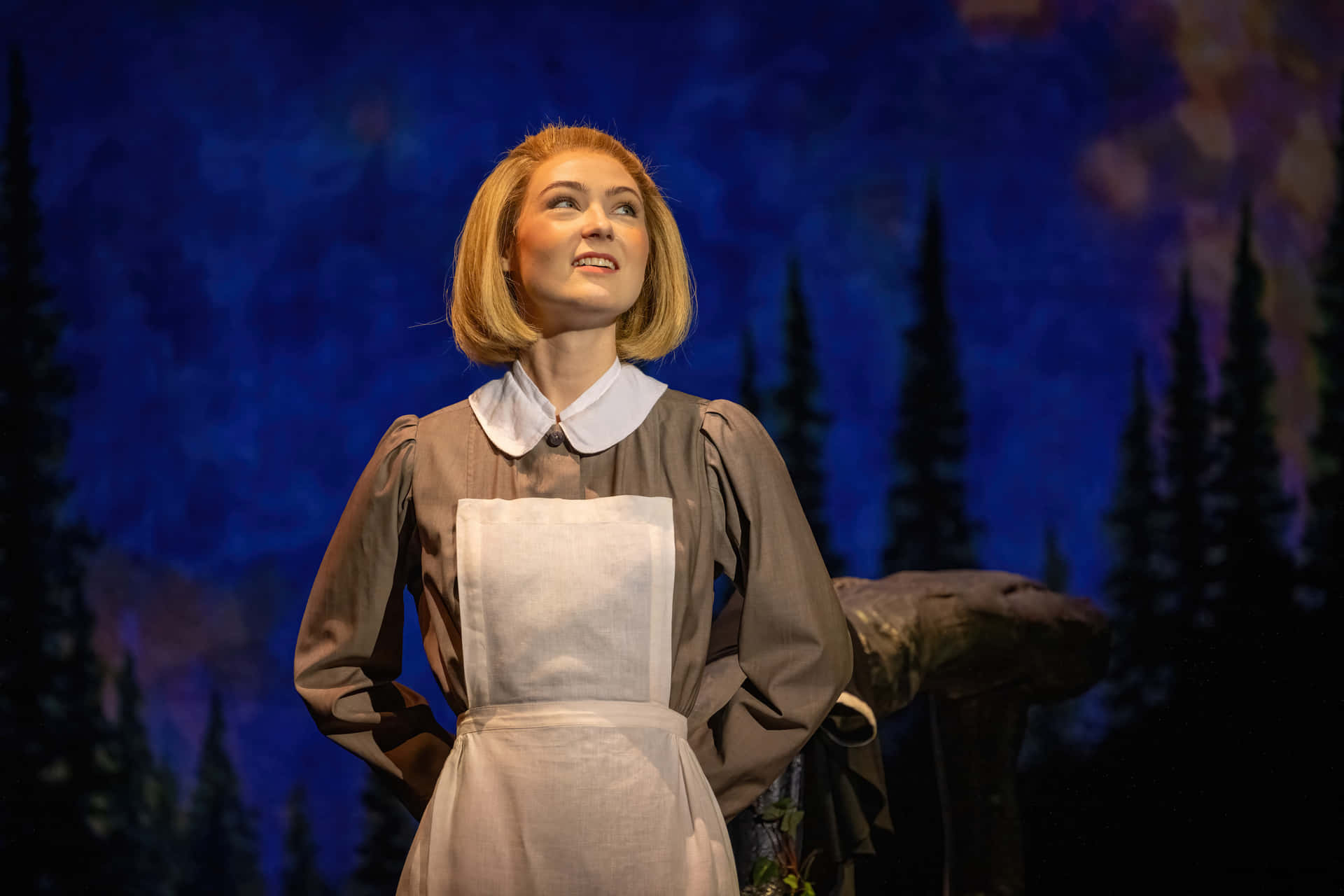 Sound Of Music Stage Performance Maria Background