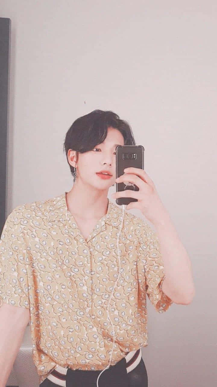 South Korean Celebrity Hyunjin Selfie With Soft Filter Background