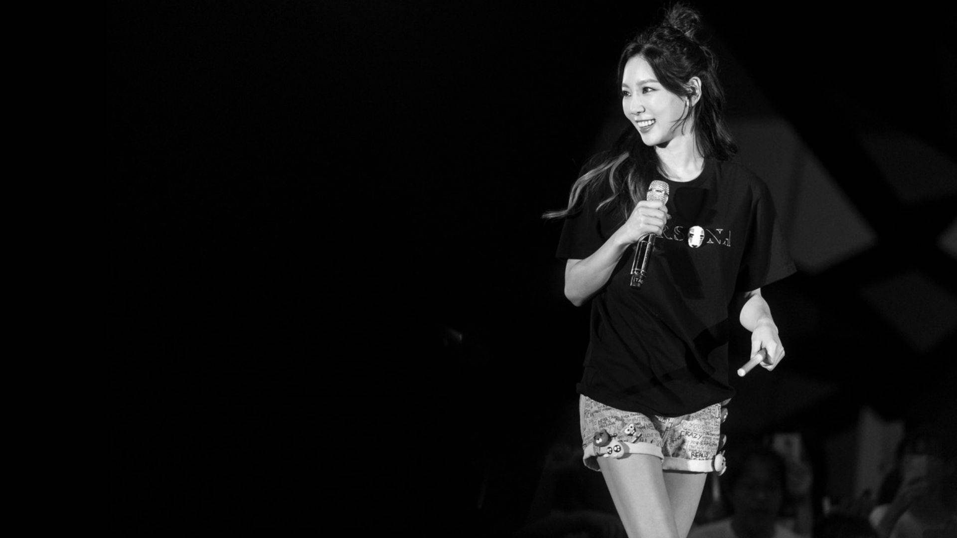 South Korean Pop Singer, Taeyeon, Electrifying Performance At A Concert Background