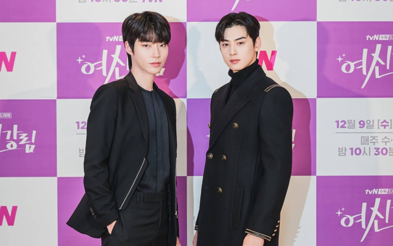 South Korean Stars Cha Eun Woo And Hwang In Yeop Posing At A Press Event. Background