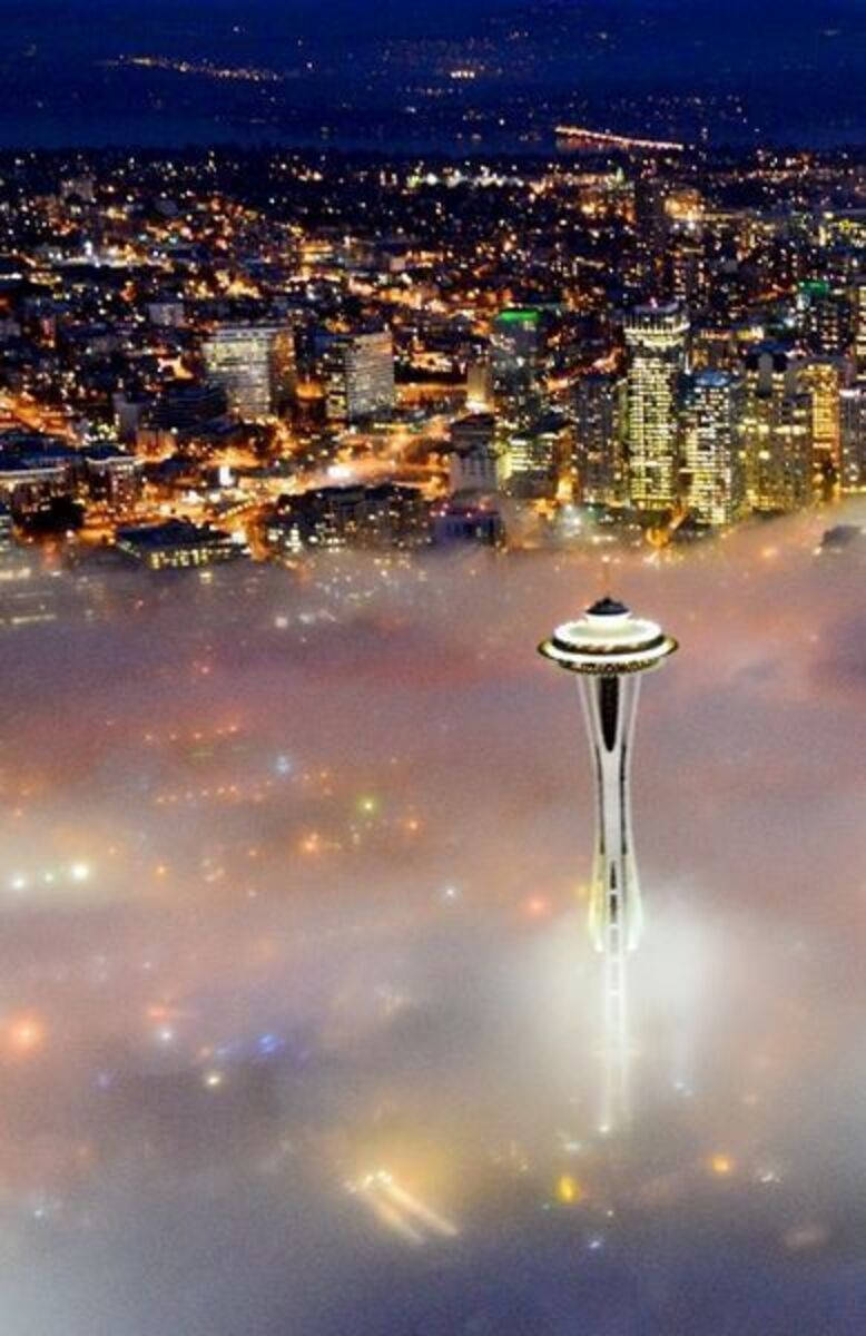 Space Needle Fog After Seattle Rain Background