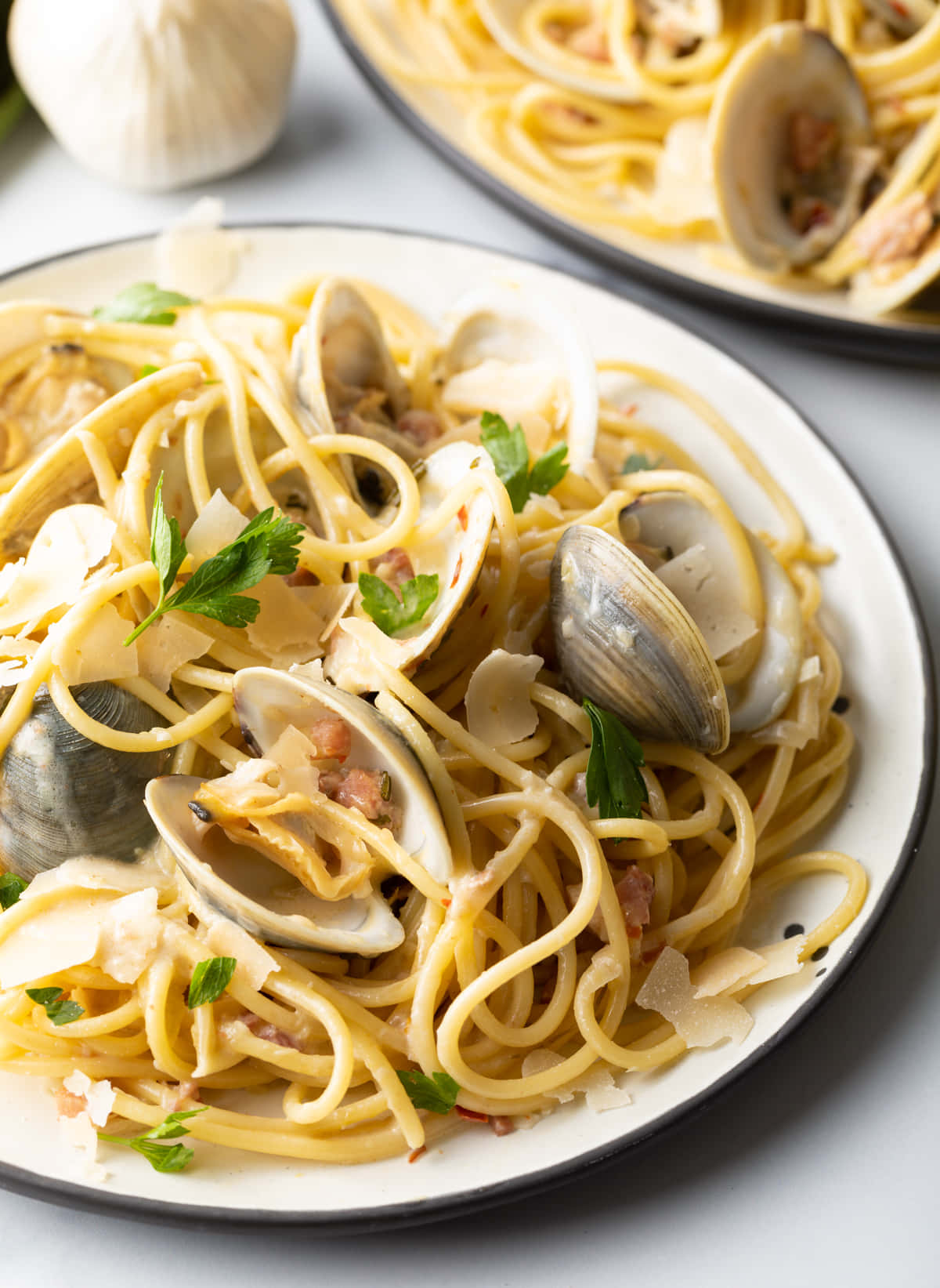 Spaghetti Alla Vongole With Rosemary And Cheese Background