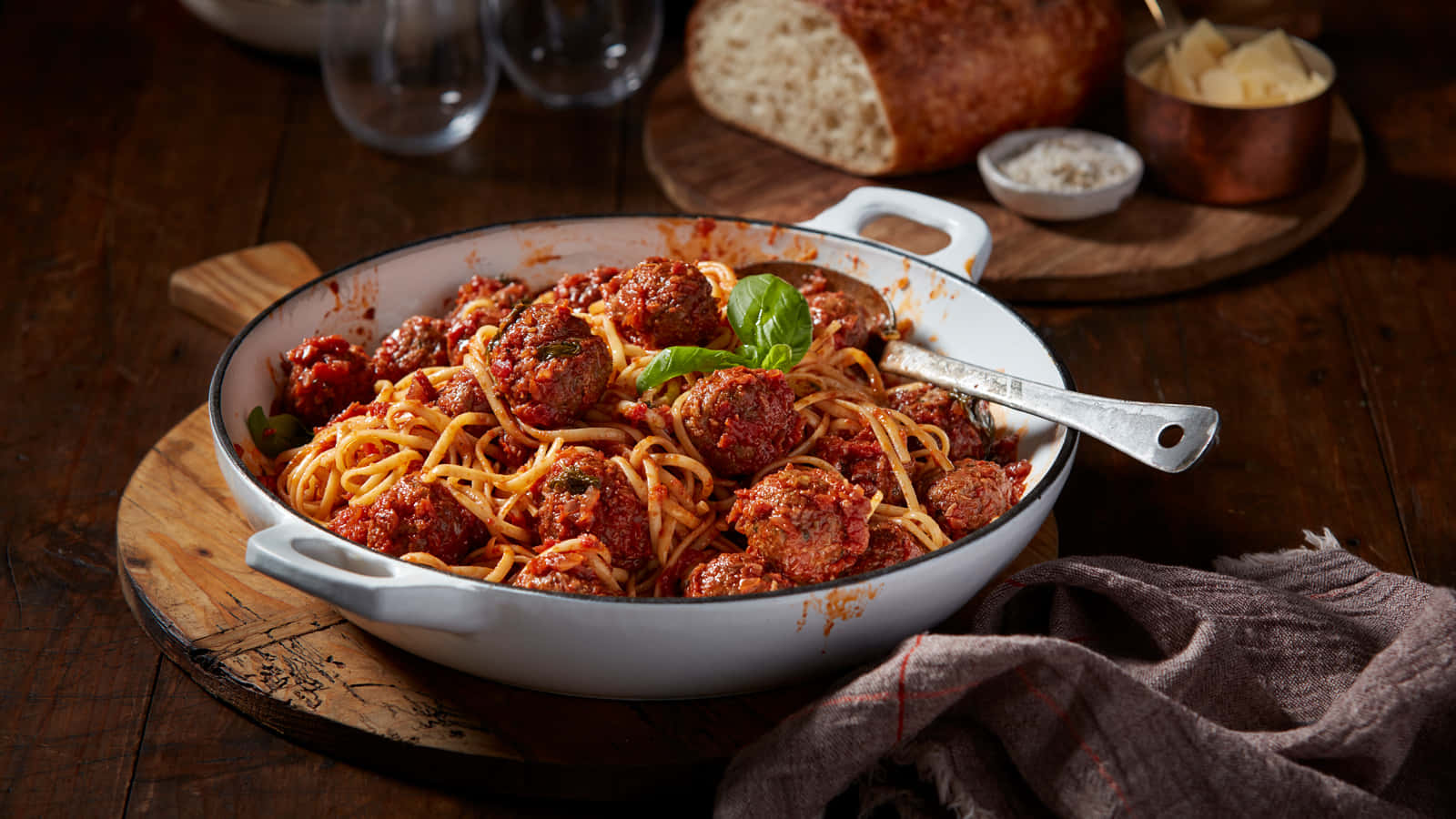 Spaghetti Meatballs Dinner Setting Background