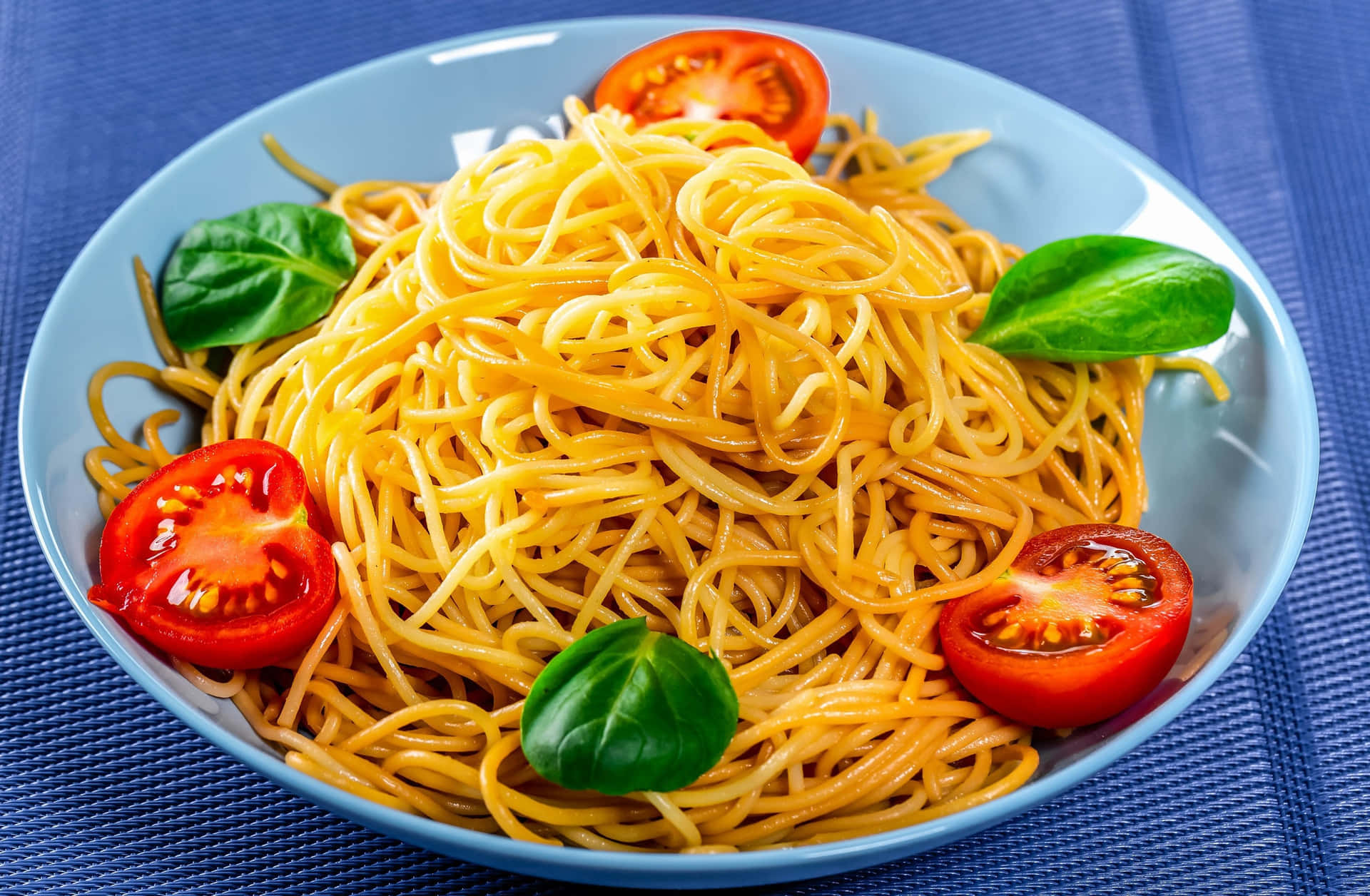 Spaghetti Pasta Noodles With Tomatoes Background