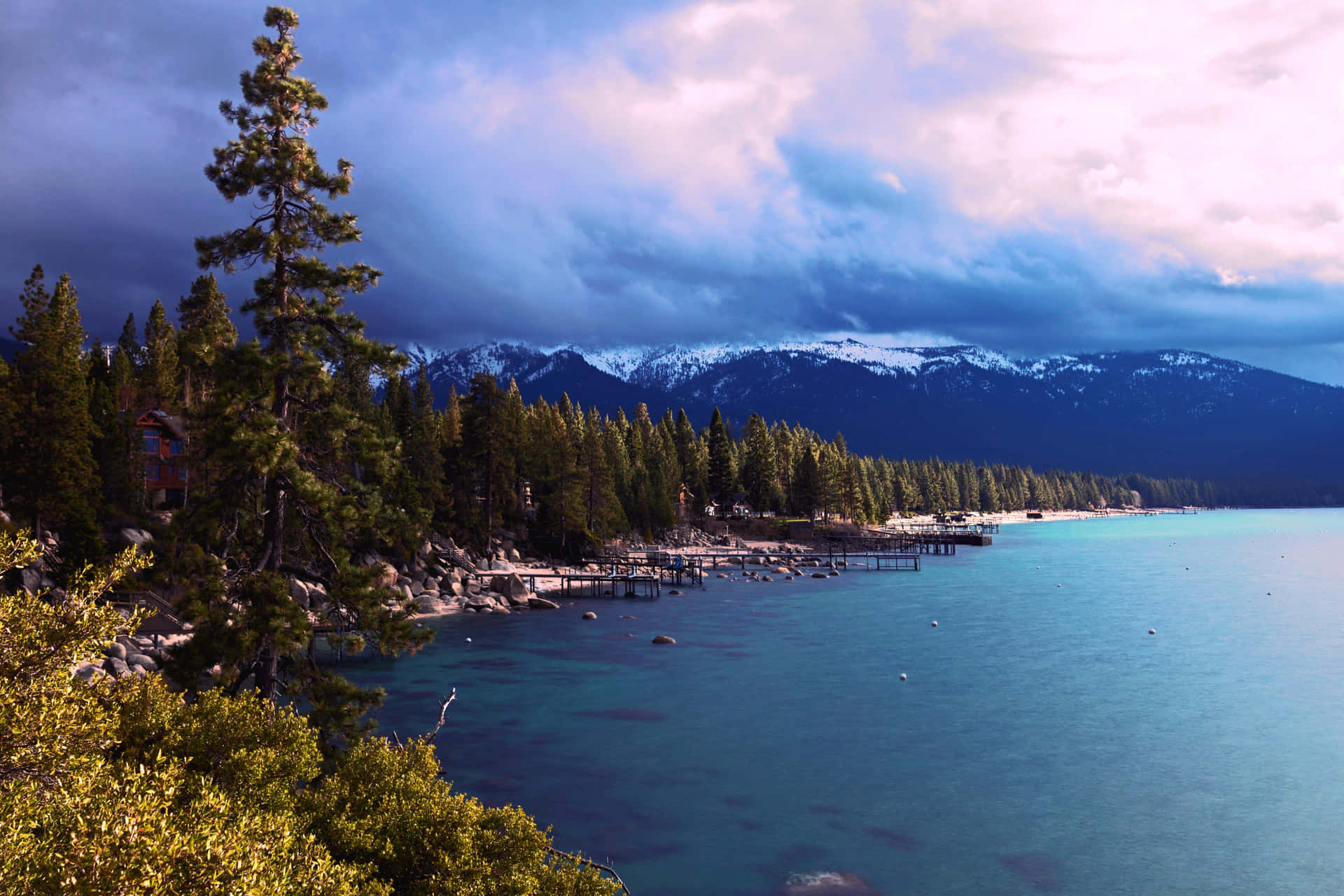 Spectacular Mountain Views At Lake Tahoe Background