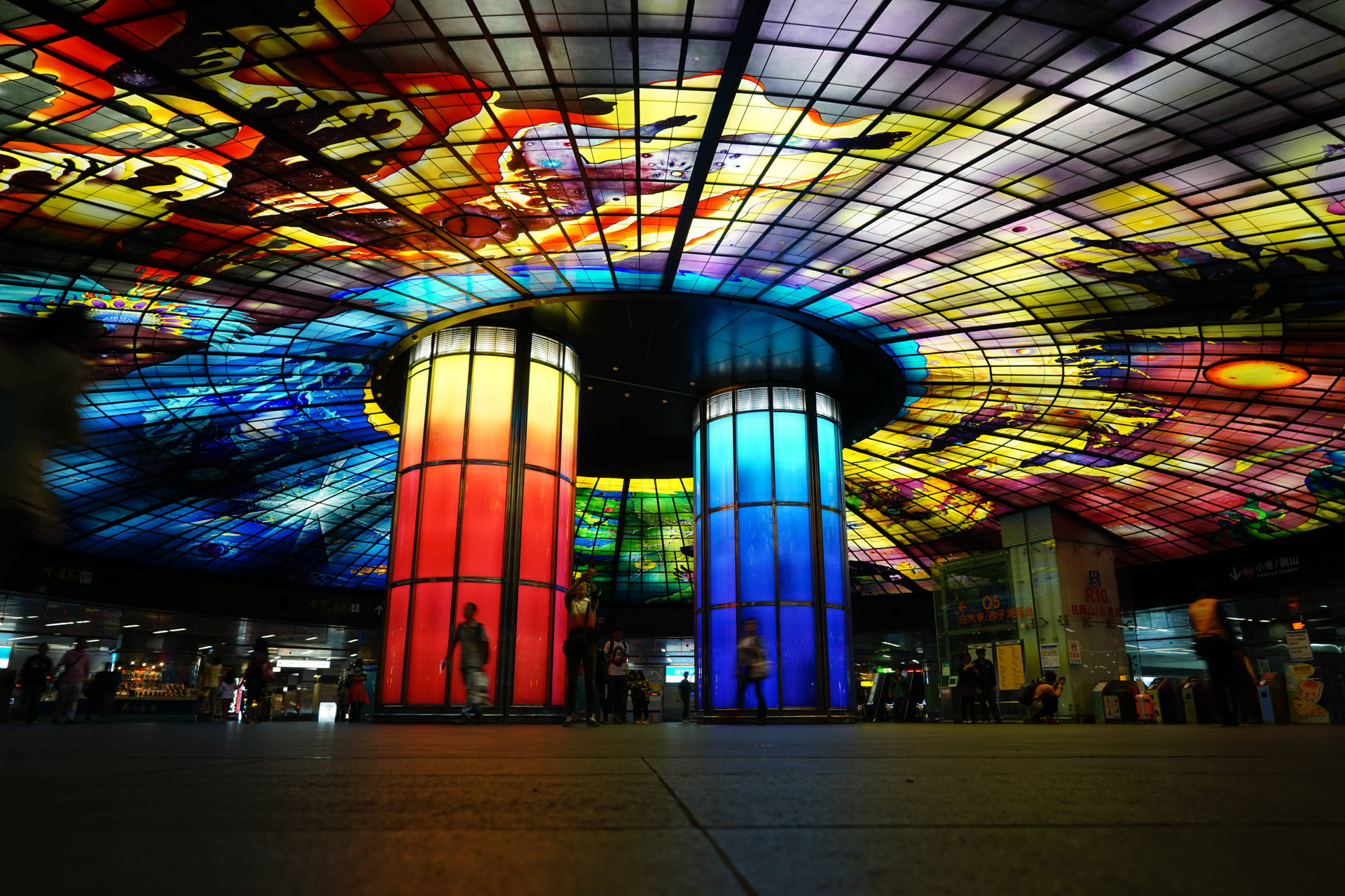 Spectacular Night At Formosa Boulevard Station, Taiwan Background