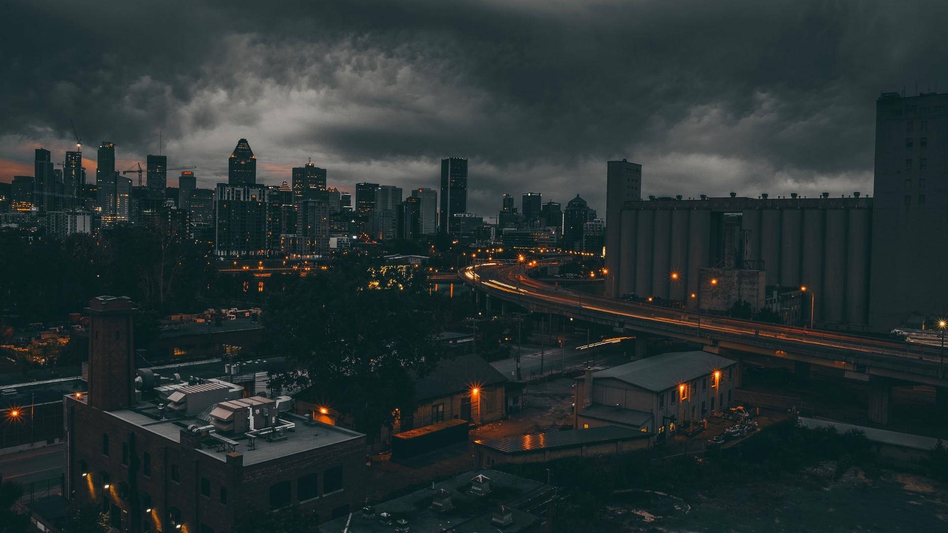 Spectacular Skyline Of Montreal City At Dusk Background