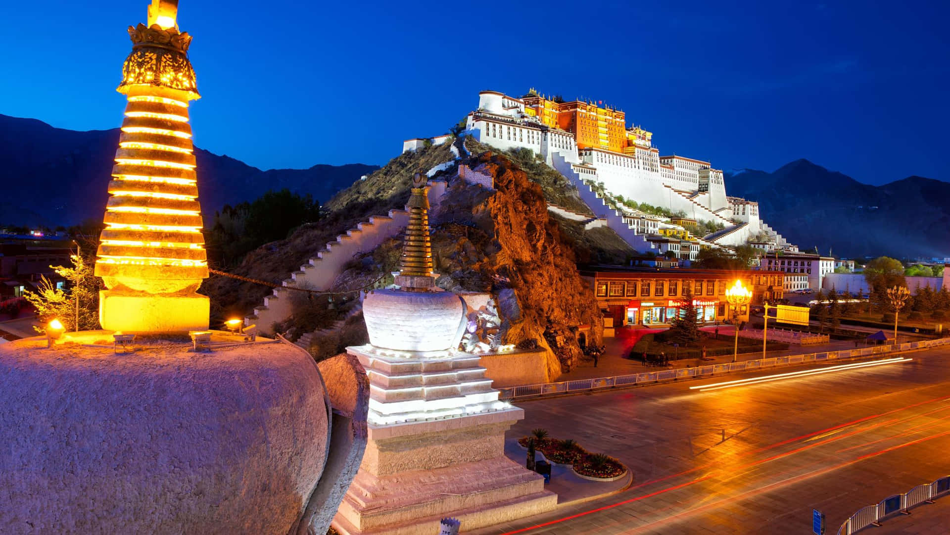 Spectacular View At Night In Potala Palace, Lhasa Background