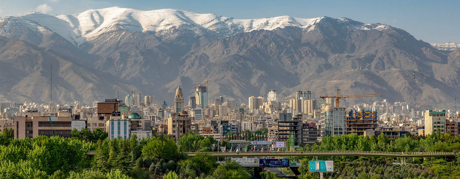 Spectacular View Of Iran City Background