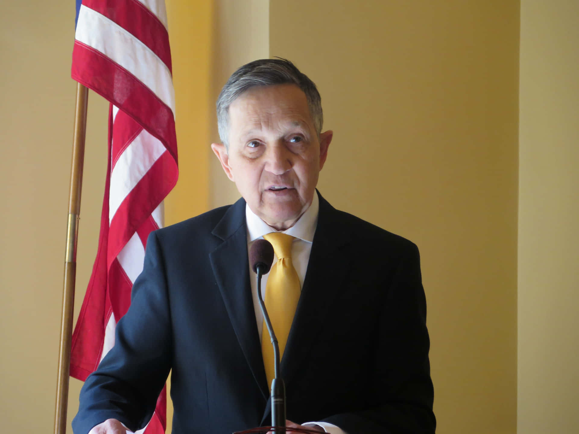 Speech Delivery Of Dennis Kucinich Background