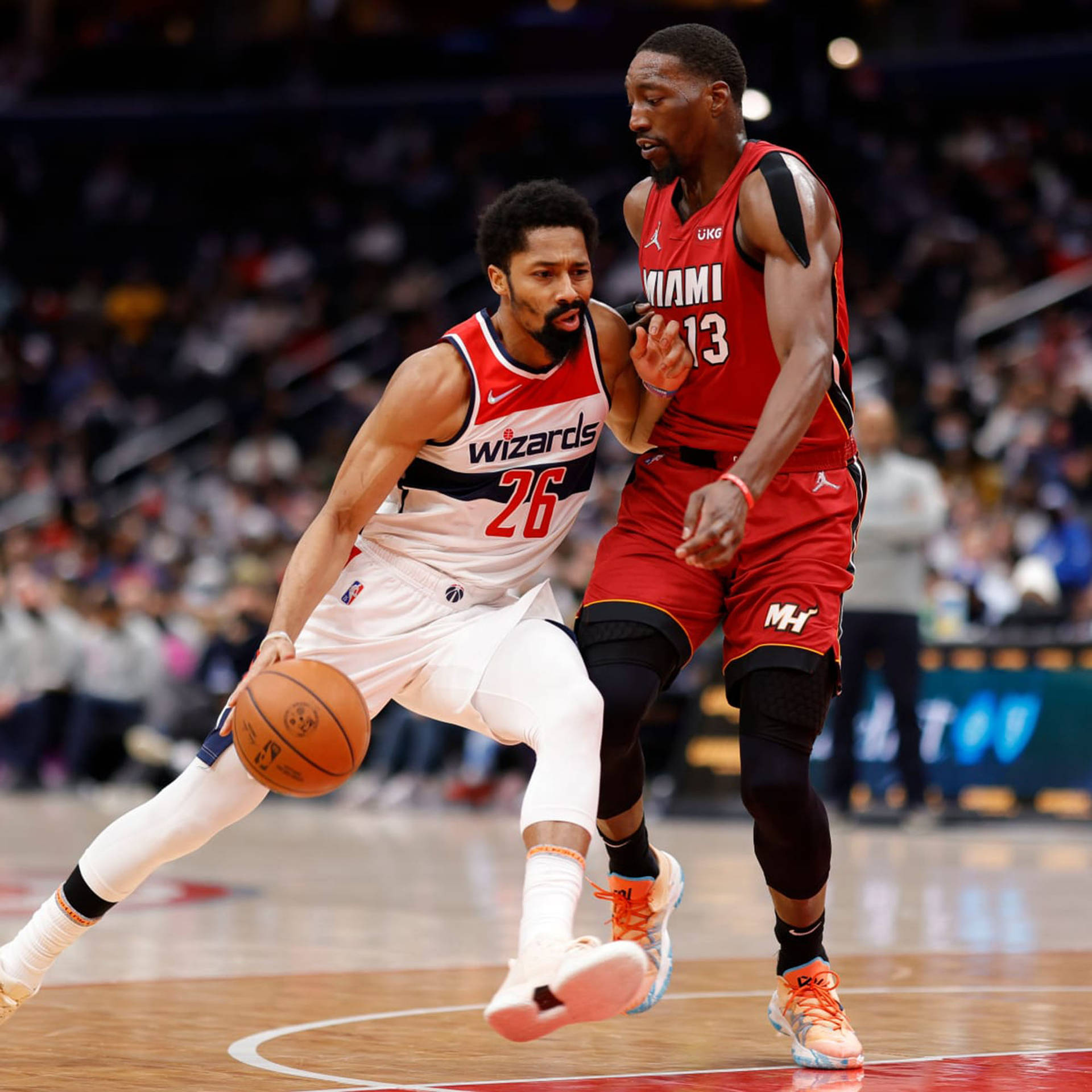 Spencer Dinwiddie Against Adebayo Background