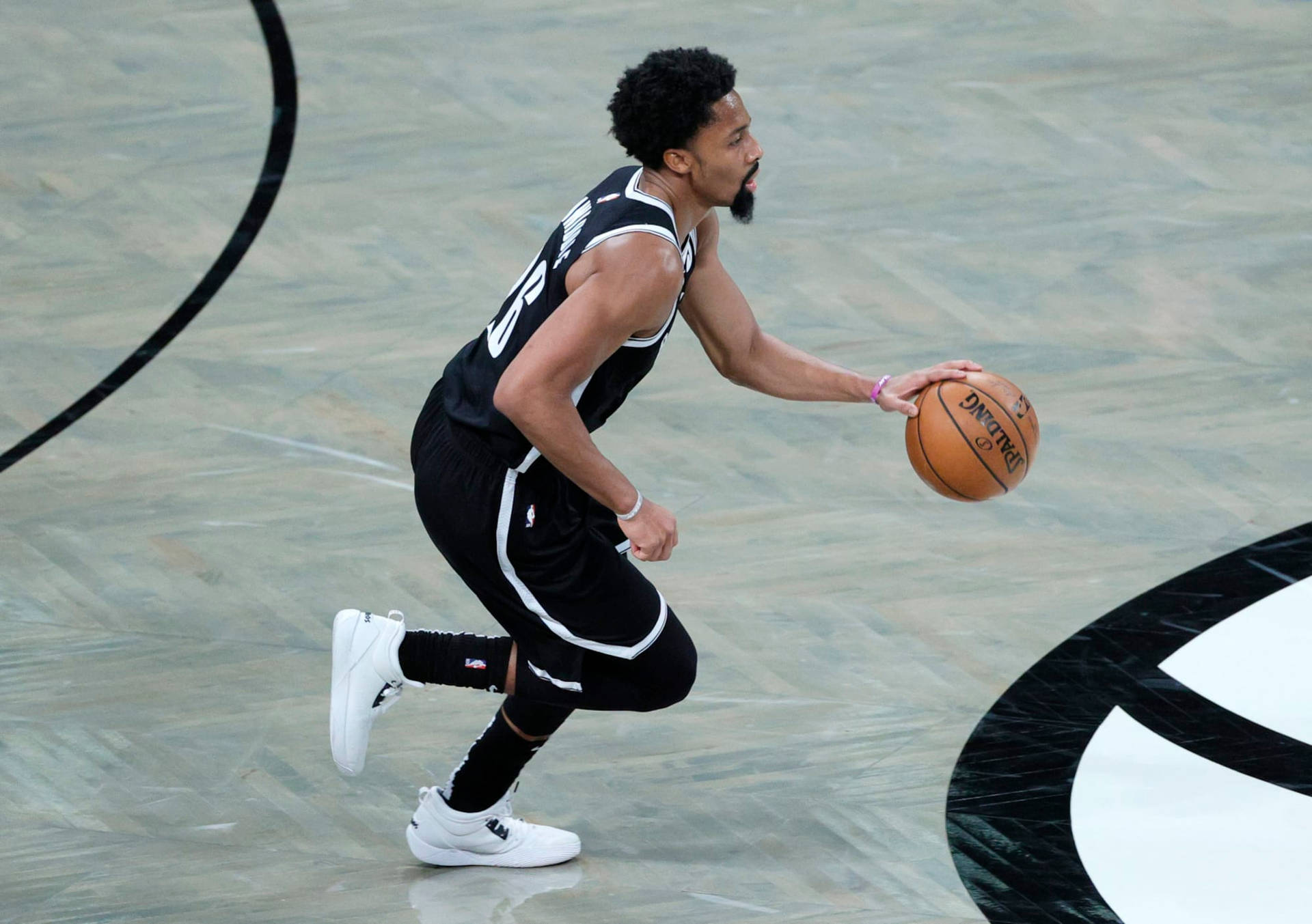 Spencer Dinwiddie Dribble Pose Background