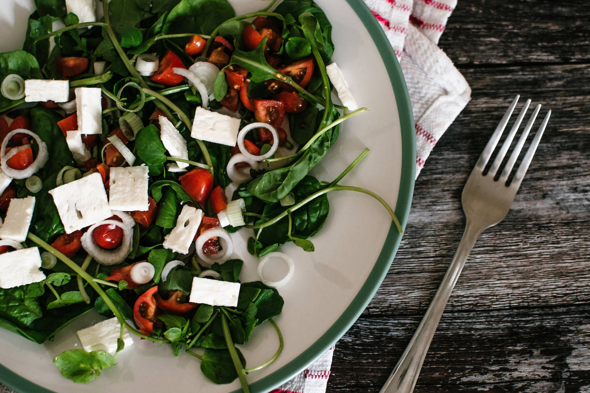 Spinach On Ceramic Plate Background