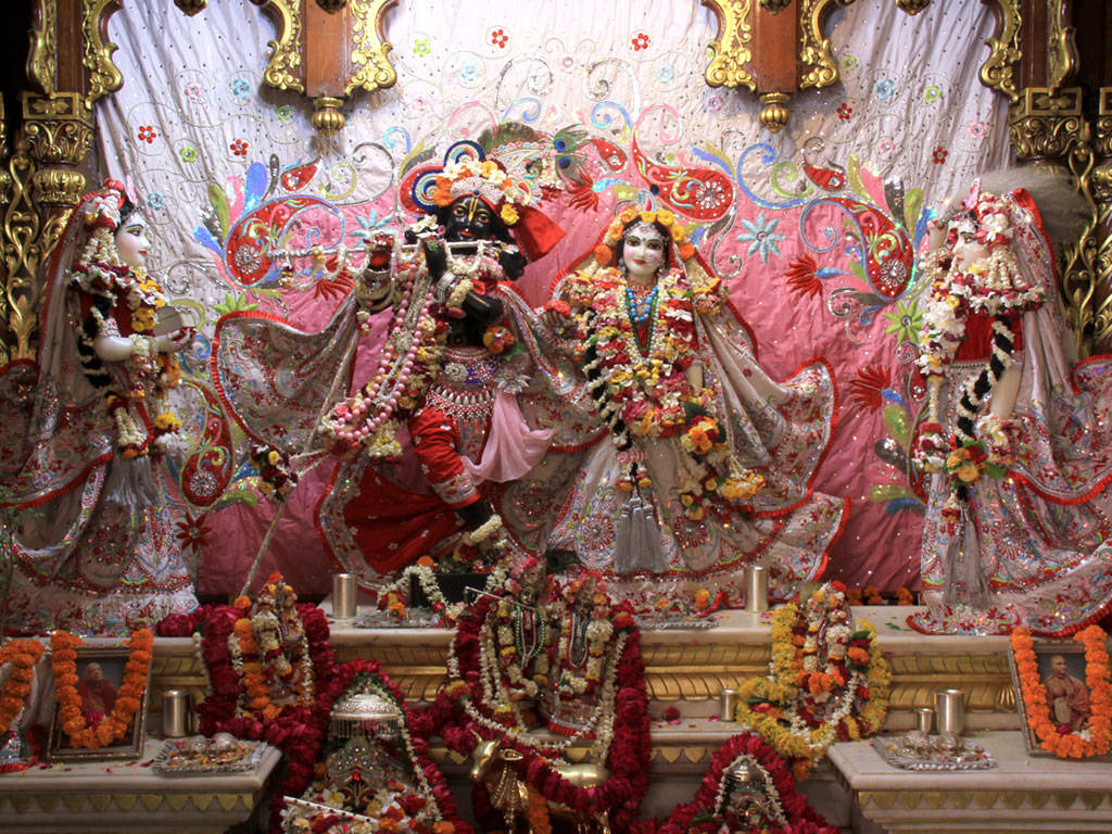 Spiritual Enlightenment - Iskcon Krishna With Radha, Mirabai, And Rukmini Background