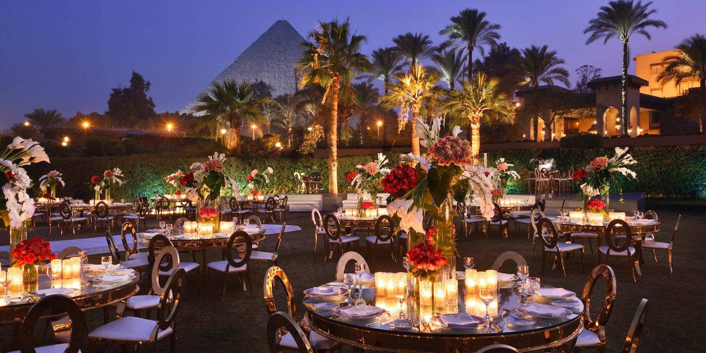 Splendid Night View At Marriott Mena Cairo Hotel Background